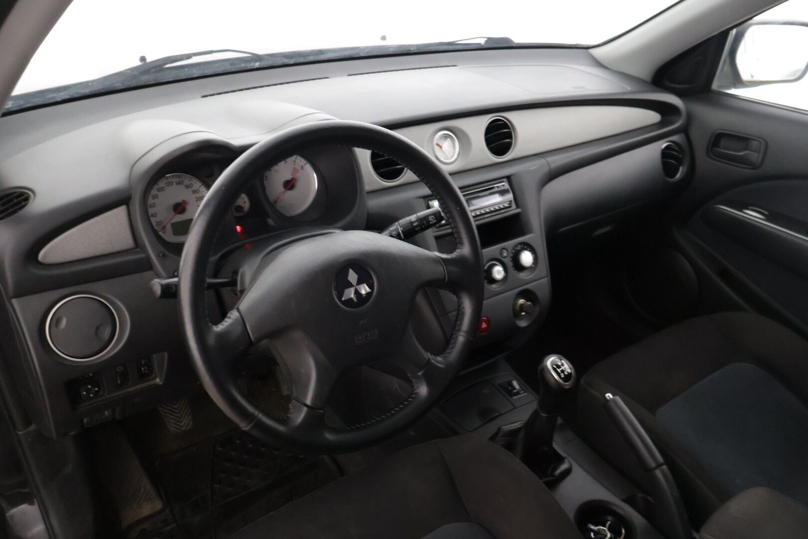 Mitsubishi Outlander 2007 5D OUTLANDER STW 2.0-XNCU2W-4X4/263 - * Myydään Huutokaupat.com *
