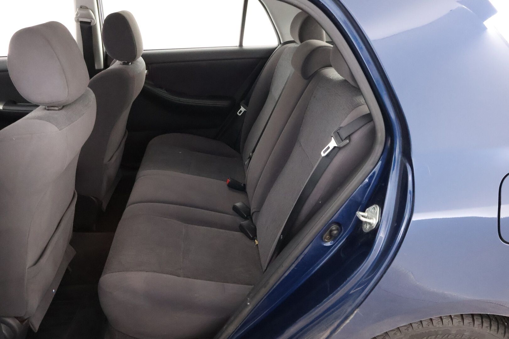 Toyota Corolla 2003 - YritysOutlet - Myydään vain yrityksille