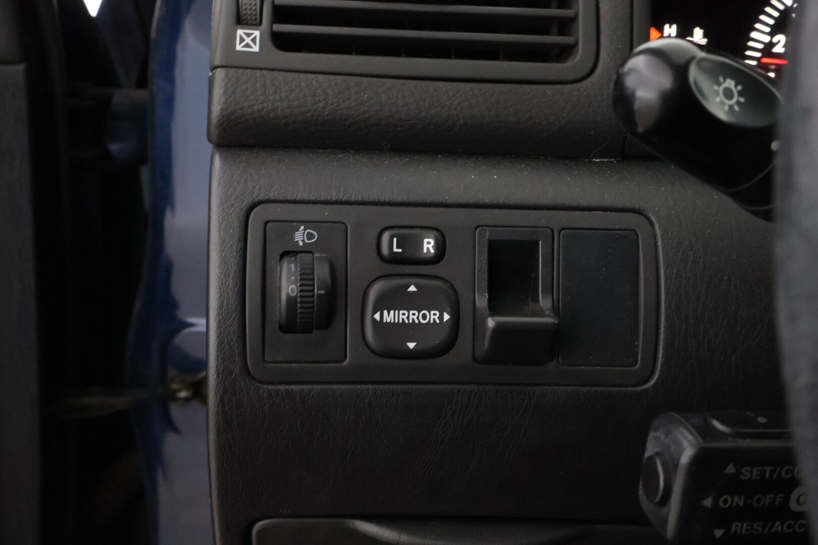 Toyota Corolla 2003 - YritysOutlet - Myydään vain yrityksille