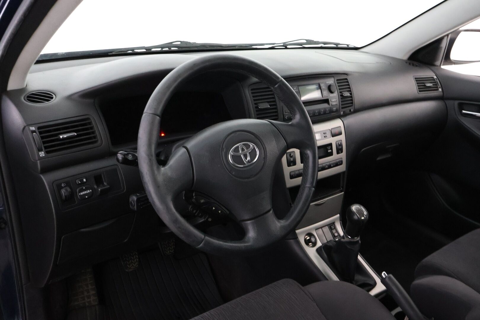 Toyota Corolla 2003 - YritysOutlet - Myydään vain yrityksille