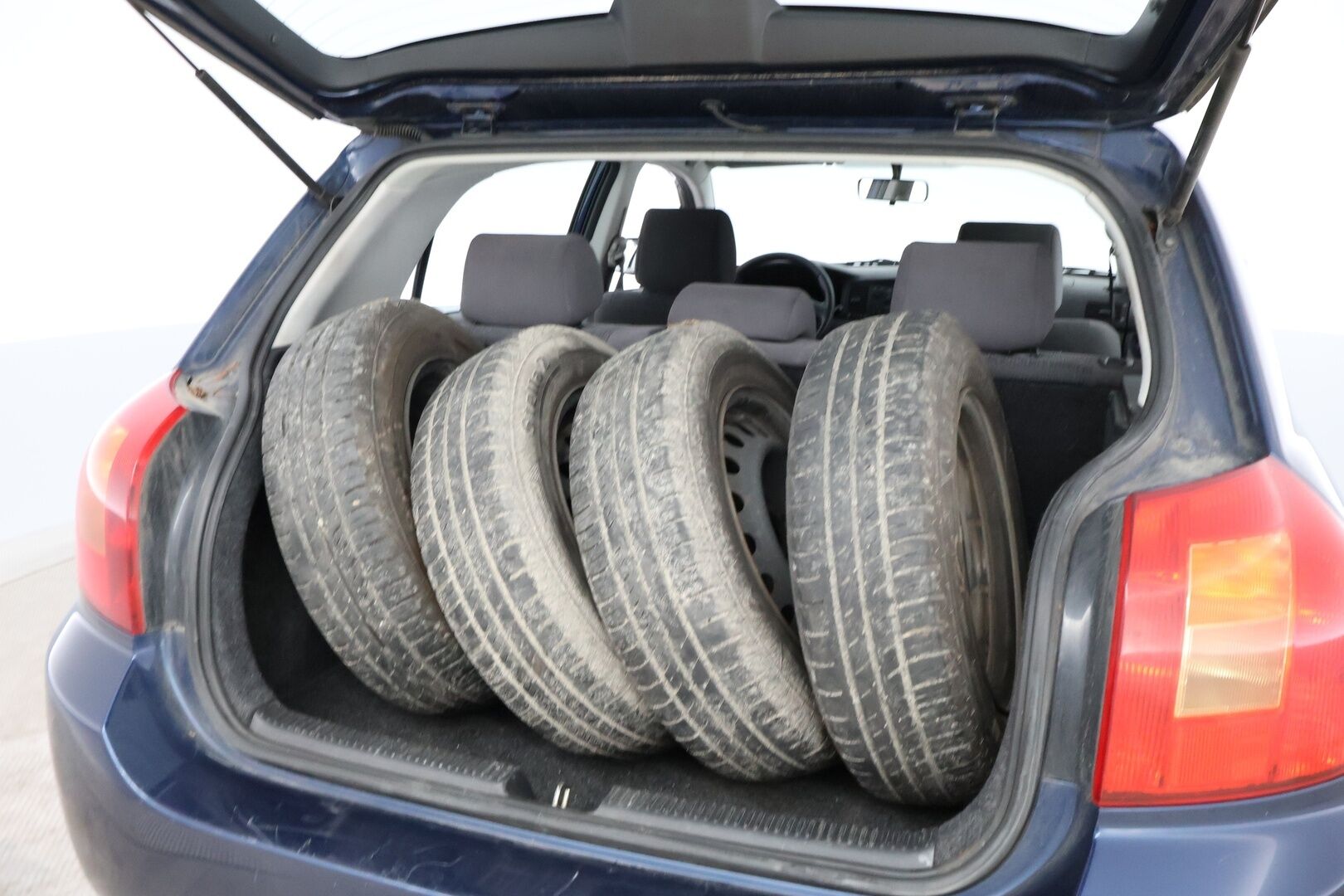 Toyota Corolla 2003 - YritysOutlet - Myydään vain yrityksille