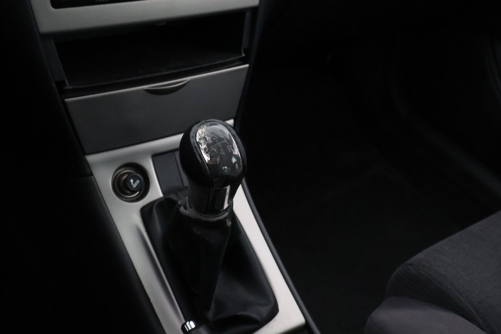 Toyota Corolla 2003 - YritysOutlet - Myydään vain yrityksille