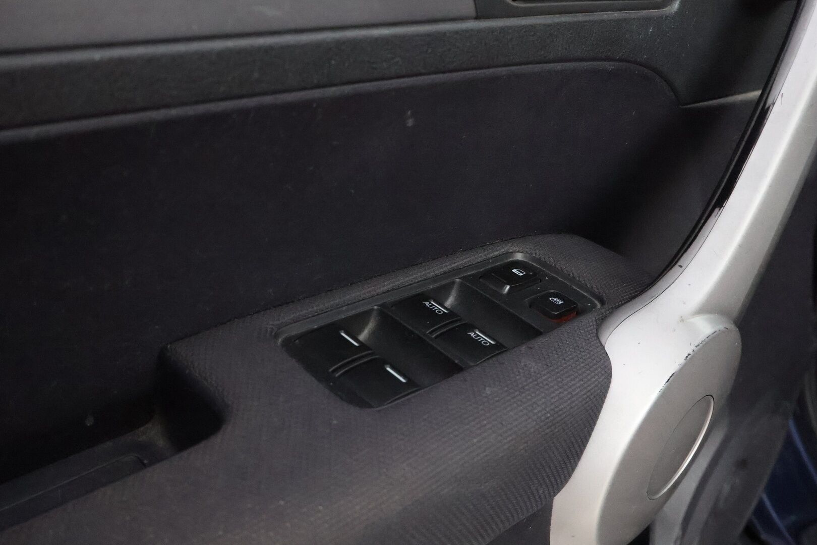 Honda CR-V 2007 2,0i Elegance AT 4WD - YritysOutlet - Myydään vain yrityksille