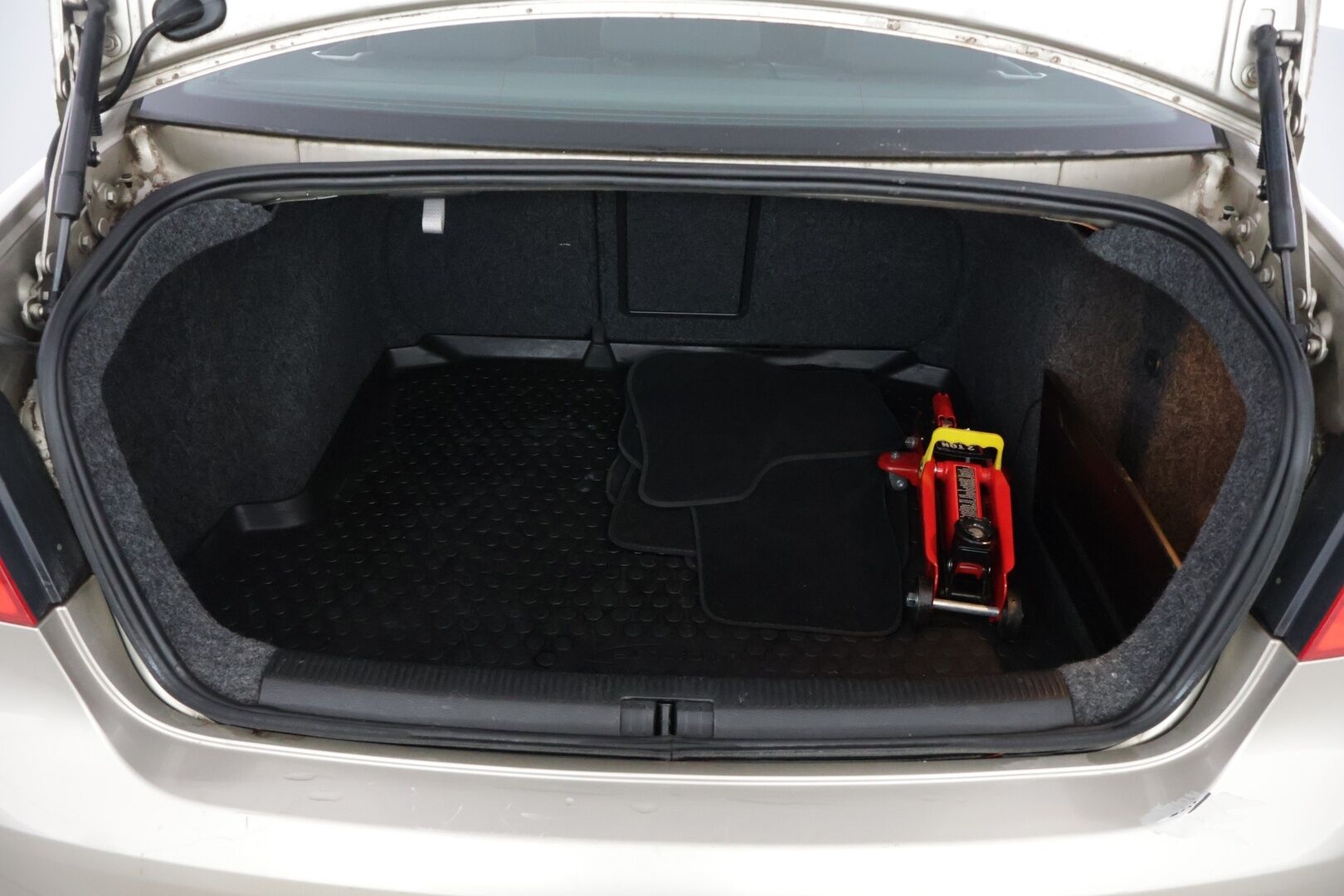 Volkswagen Jetta 2007 1.4 TSI Comfortline DSG * MYYDÄÄN HUUTOKAUPAT.COM! * - * MYYDÄÄN HUUTOKAUPAT.COM! *