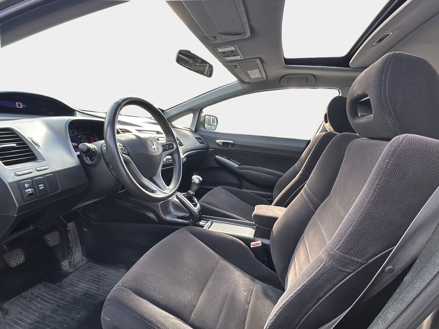 Honda Civic 2007 4D CIVIC SEDAN 1.8-FD15/270 - YritysOutlet - Myydään vain yrityksille - | Kattoluukku | Suomi-auto | 2 renkaat ja vanteet | Lohkolämmmitin |