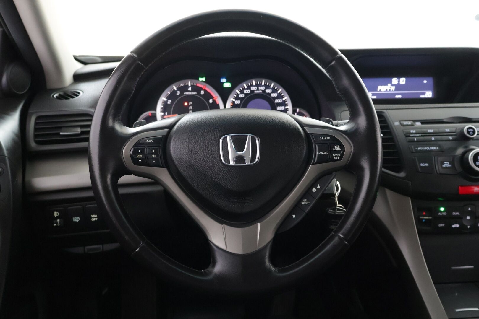 Honda Accord 2011 Tourer DSL 2,2 i-DTEC Elegance AT - Vetokoukku | Lohko ja sisäpuhallin | Vakkari | Penkinlämmittimet | Juuri huollettu
