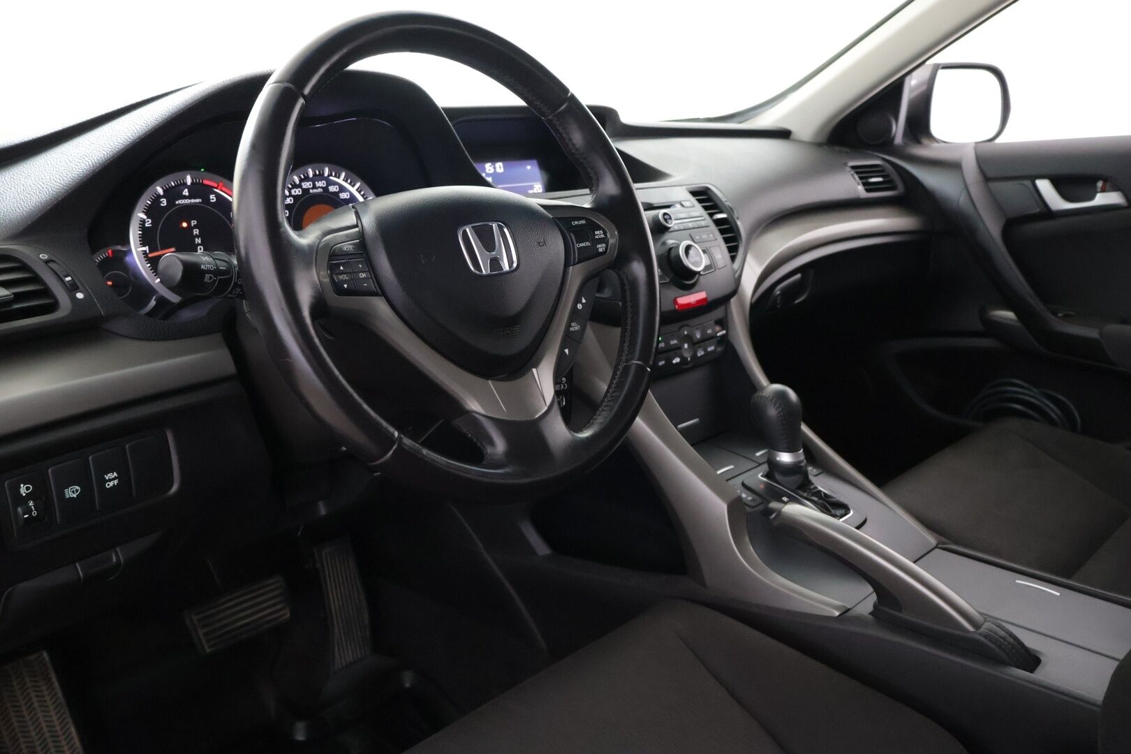 Honda Accord 2011 Tourer DSL 2,2 i-DTEC Elegance AT - Vetokoukku | Lohko ja sisäpuhallin | Vakkari | Penkinlämmittimet | Juuri huollettu