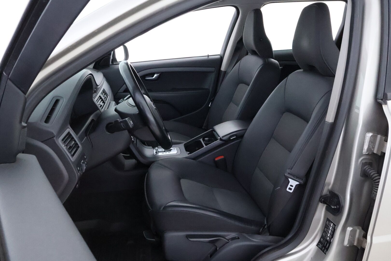 Volvo V70 2010 2,4D Kinetic aut - Suomiauto | Webasto | Puolinahkasisusta | Vakkari | Lohkolämmitin | Jakopää juuri tehty | Siisti!