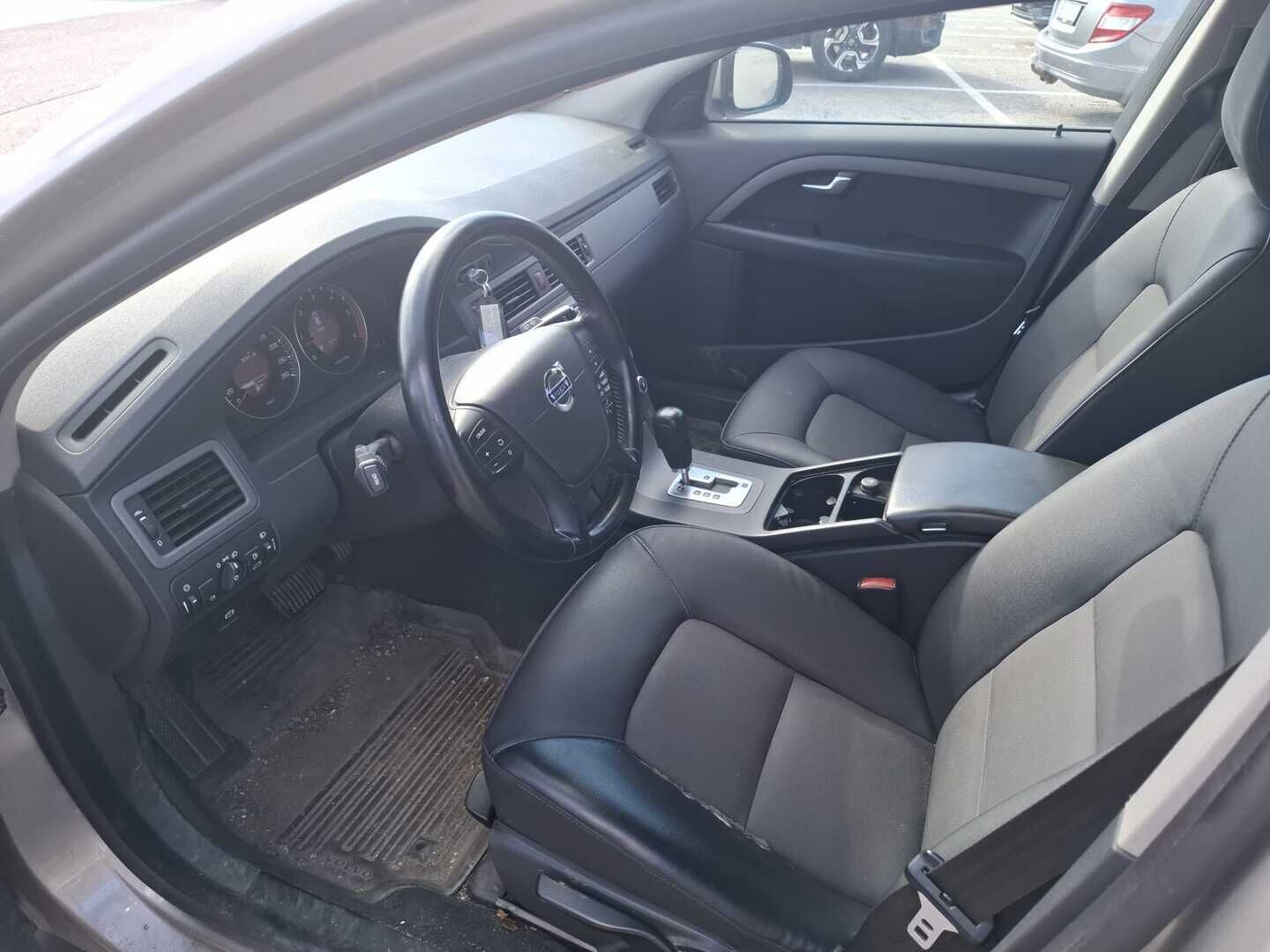 Volvo V70 2010 2,4D Kinetic aut - Suomi-auto | Webasto | Vakionopeudensäädin | 2x-renkaat | Särmä huoltokirja | Jakopää uusittu!