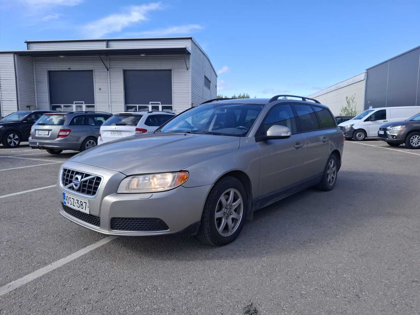 Volvo V70 2010 2,4D Kinetic aut - Suomi-auto | Webasto | Vakionopeudensäädin | 2x-renkaat | Särmä huoltokirja | Jakopää uusittu!