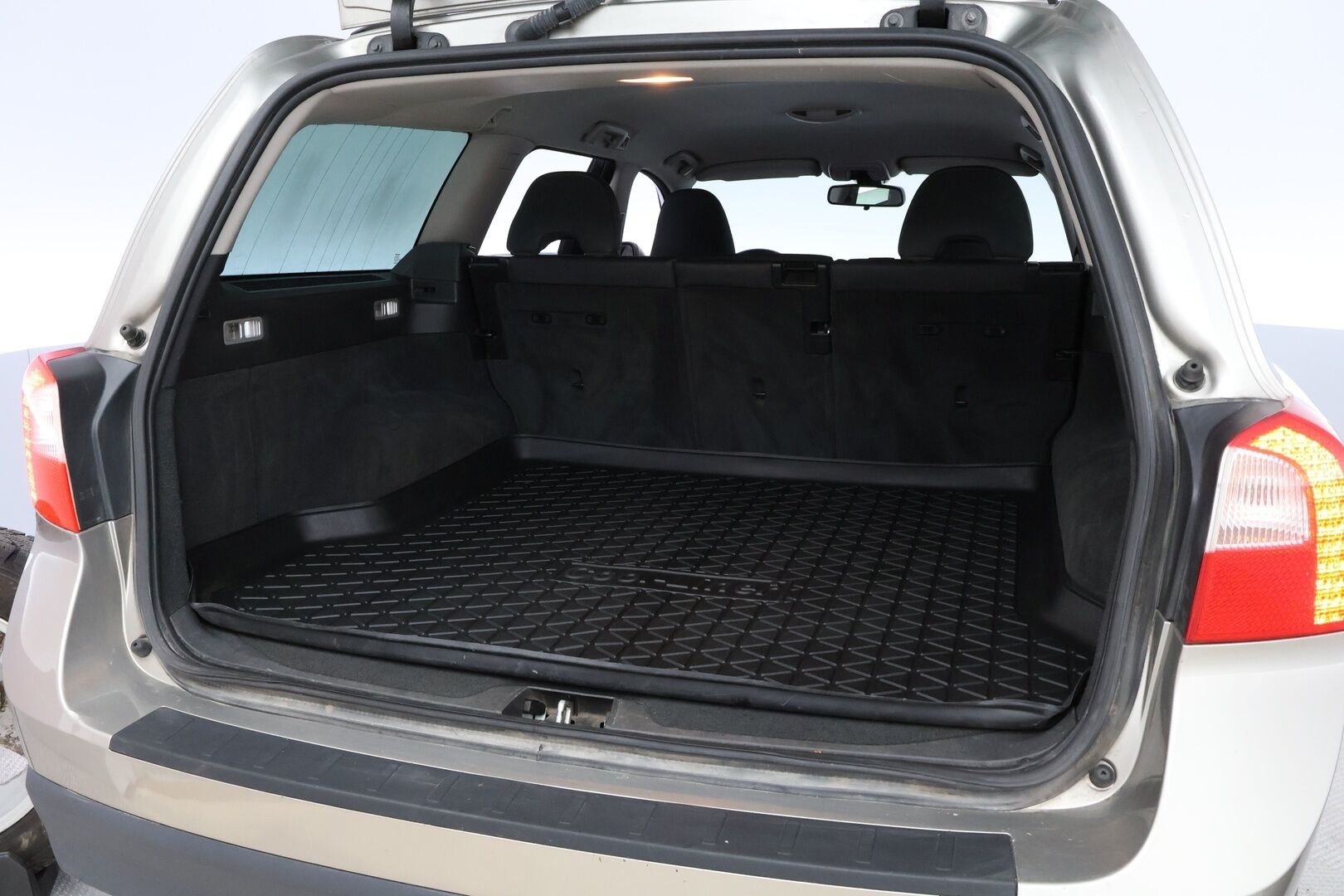 Volvo V70 2010 2,4D Kinetic aut - Suomiauto | Webasto | Puolinahkasisusta | Vakkari | Lohkolämmitin | Jakopää juuri tehty | Siisti!