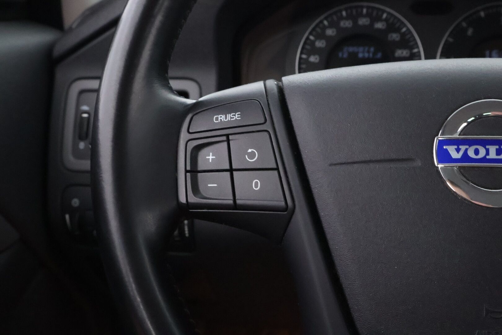 Volvo V70 2010 2,4D Kinetic aut - Suomiauto | Webasto | Puolinahkasisusta | Vakkari | Lohkolämmitin | Jakopää juuri tehty | Siisti!