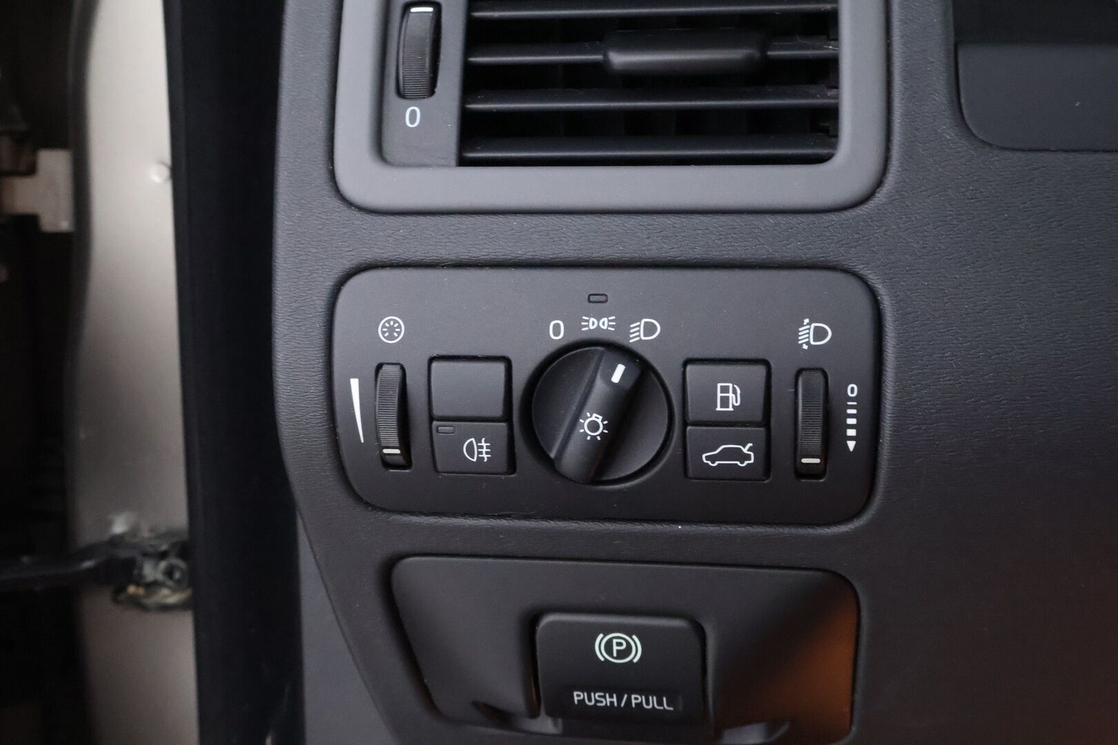 Volvo V70 2010 2,4D Kinetic aut - Suomiauto | Webasto | Puolinahkasisusta | Vakkari | Lohkolämmitin | Jakopää juuri tehty | Siisti!