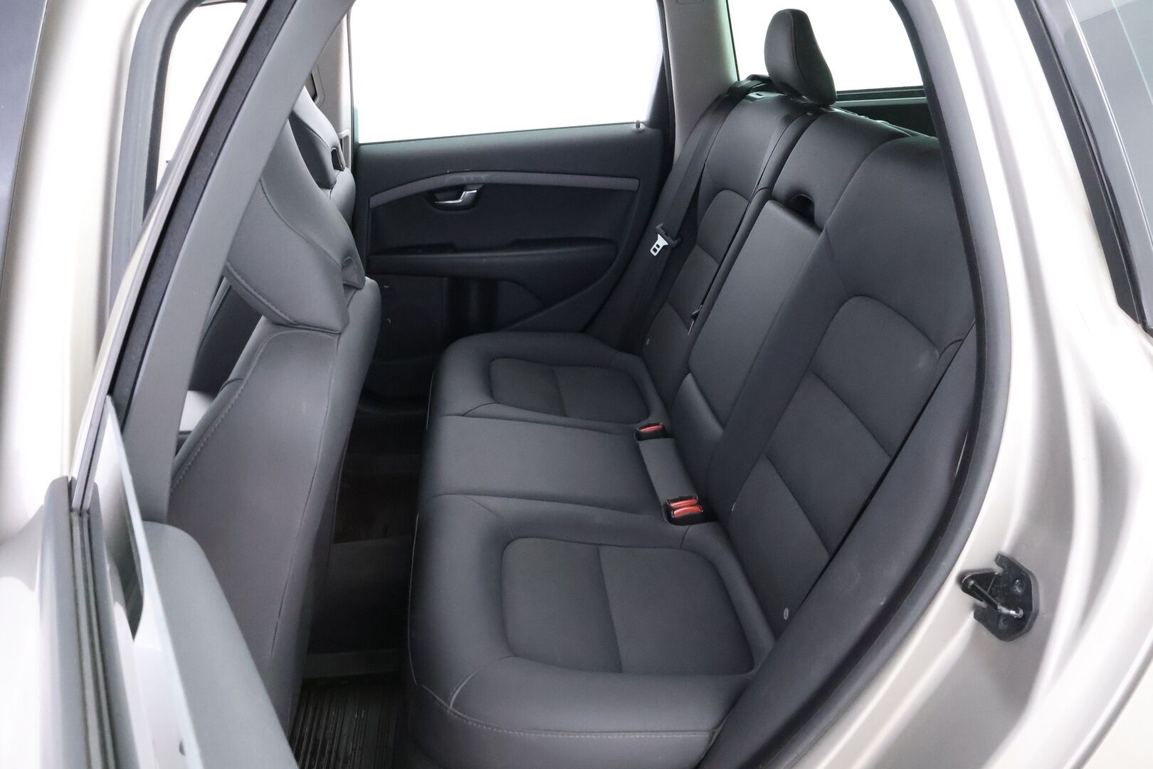 Volvo V70 2010 2,4D Kinetic aut - Suomiauto | Webasto | Puolinahkasisusta | Vakkari | Lohkolämmitin | Jakopää juuri tehty | Siisti!