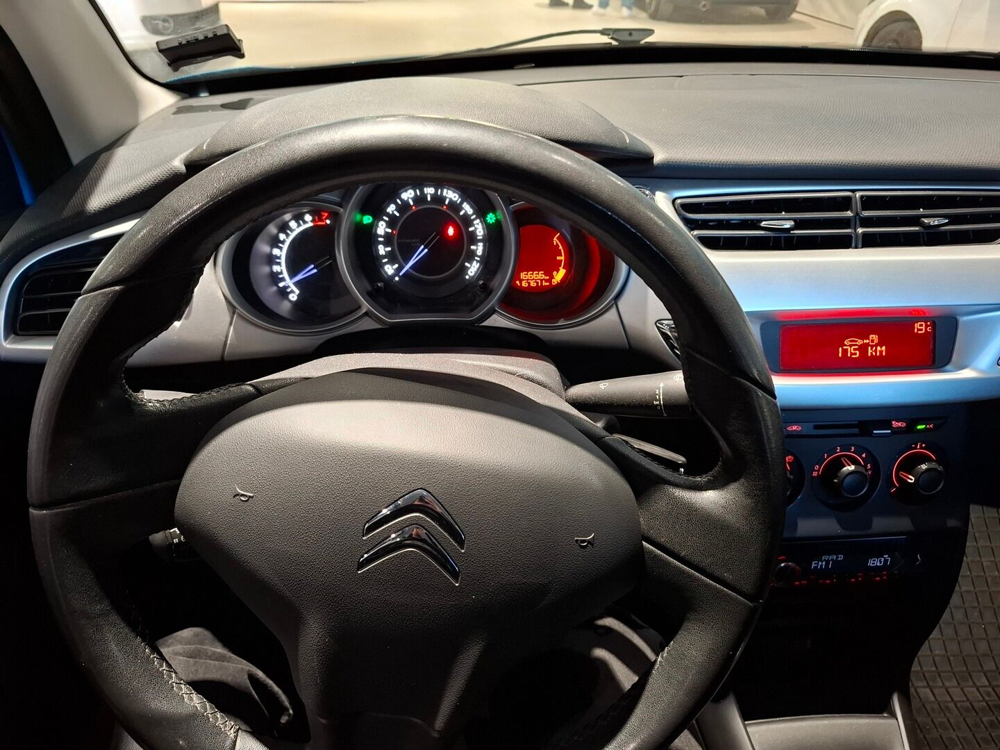 Citroen C3 2010 VTi 95 Confort / Suomi-auto / Vakkari / Lohkolämmitin / Huoltokirja / YritysOutlet - Myydään vain yrityksille - Tämä auto myydään YritysOutlet -valikoimasta vain yritykselle