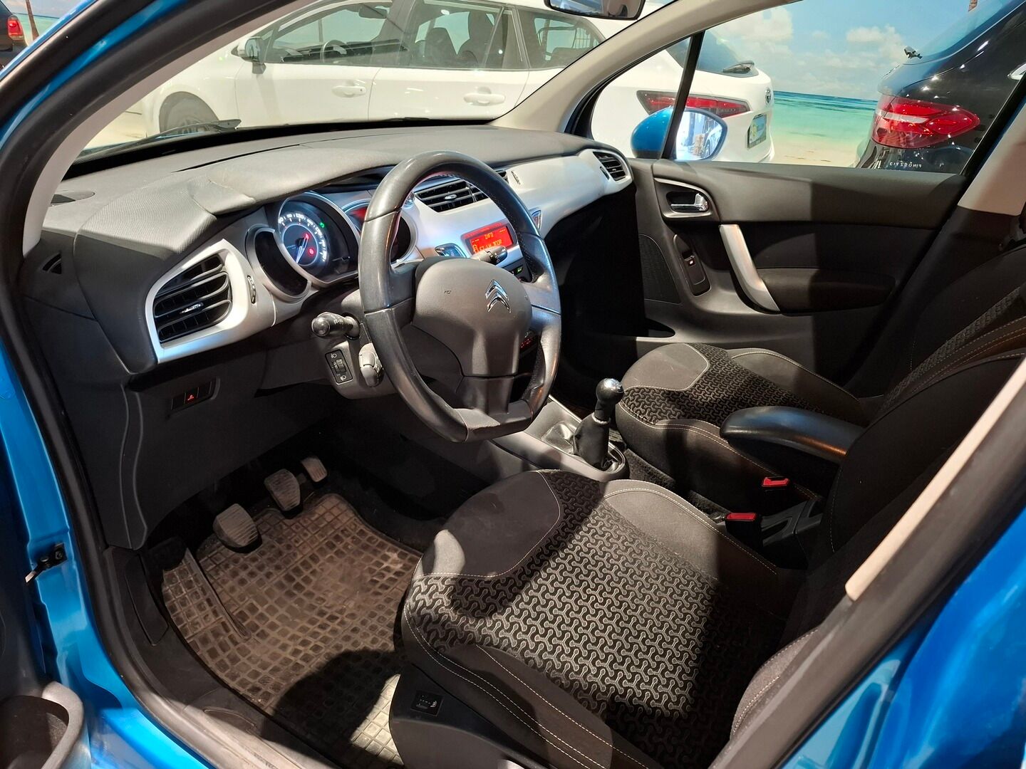 Citroen C3 2010 VTi 95 Confort / Suomi-auto / Vakkari / Lohkolämmitin / Huoltokirja / YritysOutlet - Myydään vain yrityksille - Tämä auto myydään YritysOutlet -valikoimasta vain yritykselle