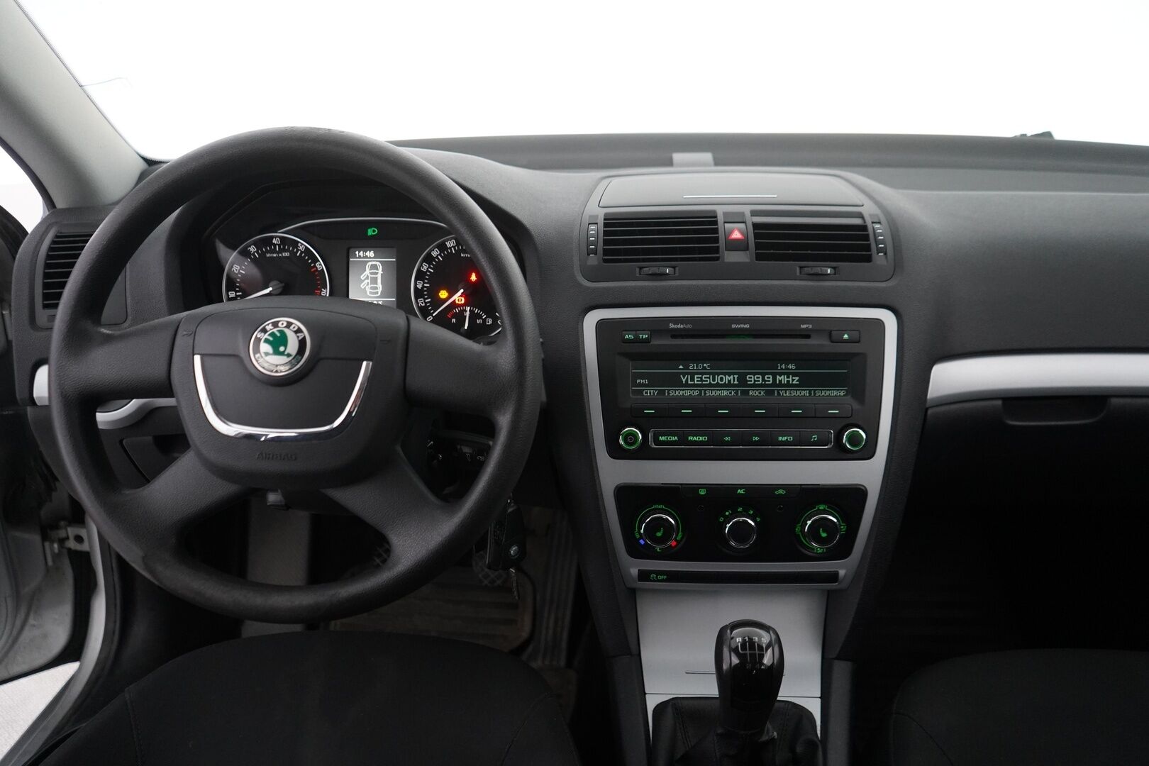 Skoda Octavia 2010 YritysOutlet - Myydään vain yrityksille - Kahdet renkaat / Huoltokirja 