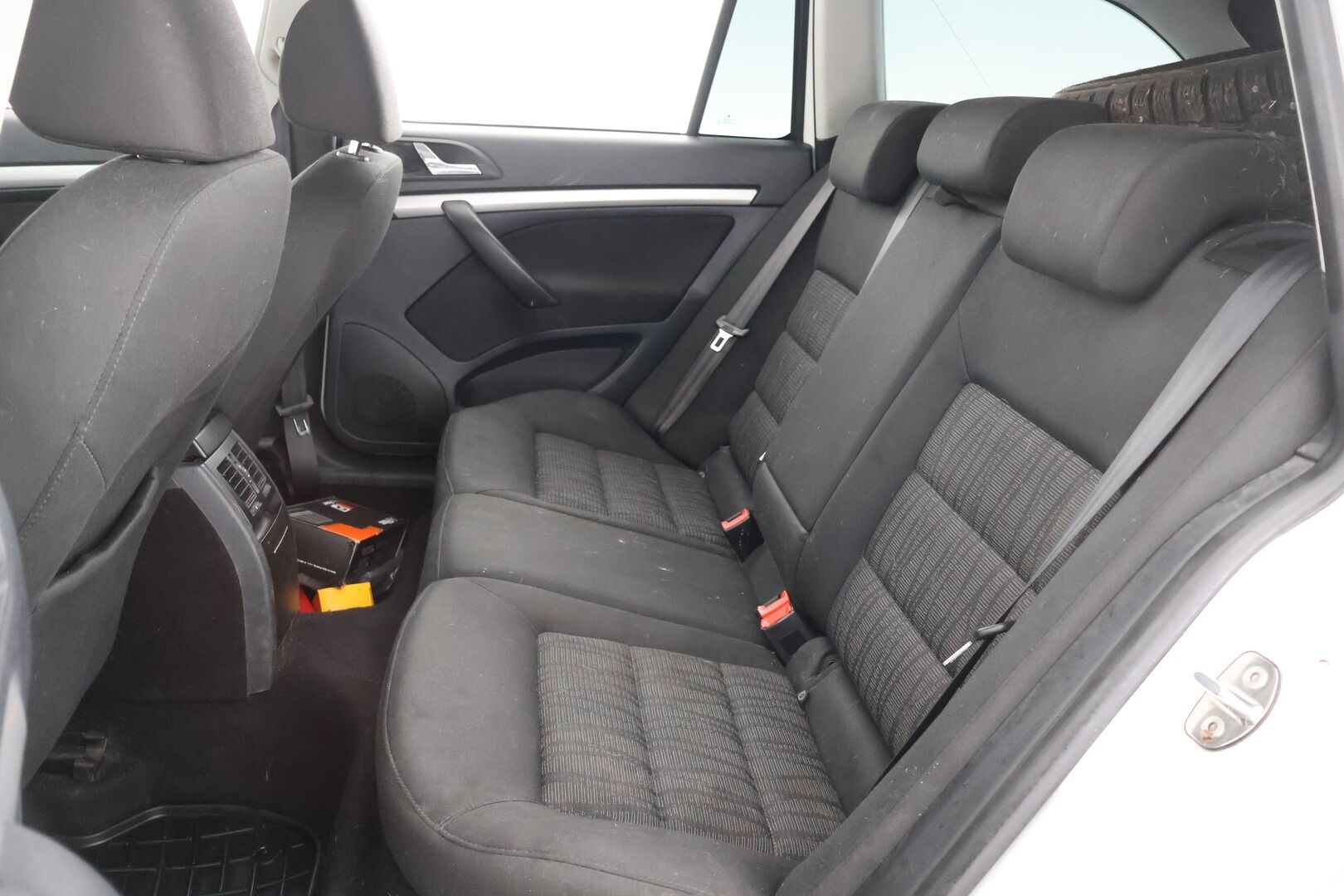 Skoda Octavia 2010 Combi 1,6 TDI CR DPF Elegance DSG Autom. - - TÄMÄ AUTO MYYDÄÄN HUUTOKAUPAT.COM SIVUSTOLLA - KORKO VAIN 3,99 %