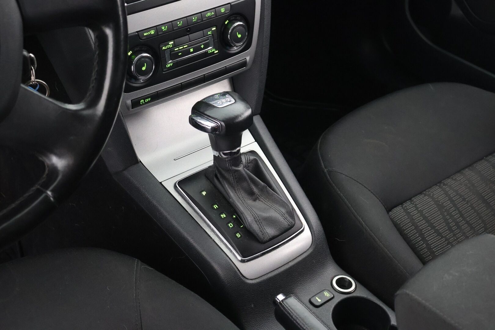 Skoda Octavia 2010 Combi 1,6 TDI CR DPF Elegance DSG Autom. - - TÄMÄ AUTO MYYDÄÄN HUUTOKAUPAT.COM SIVUSTOLLA - KORKO VAIN 3,99 %