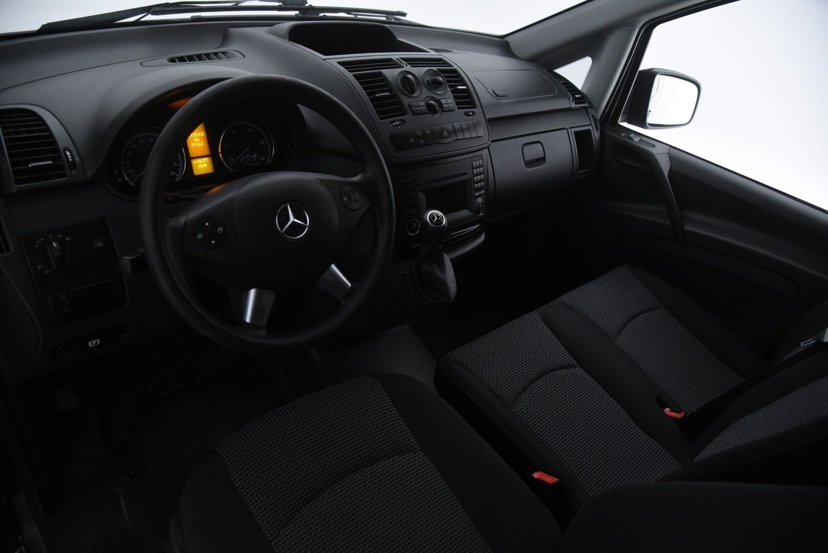 Mercedes-Benz Vito 2012 116CDI 4x4-3,05/32K keskipitkä A2 A** Xenon / Koukku / Vakkari / Suomi-auto - *Karjarauta / Kylkiputket / 2x renkaat&alumiinivanteet*