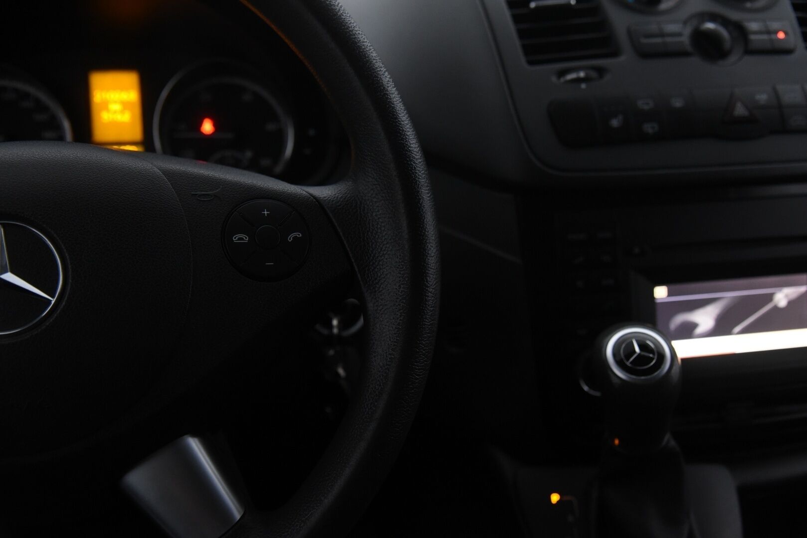 Mercedes-Benz Vito 2012 116CDI 4x4-3,05/32K keskipitkä A2 A** Xenon / Koukku / Vakkari / Suomi-auto - *Karjarauta / Kylkiputket / 2x renkaat&alumiinivanteet*