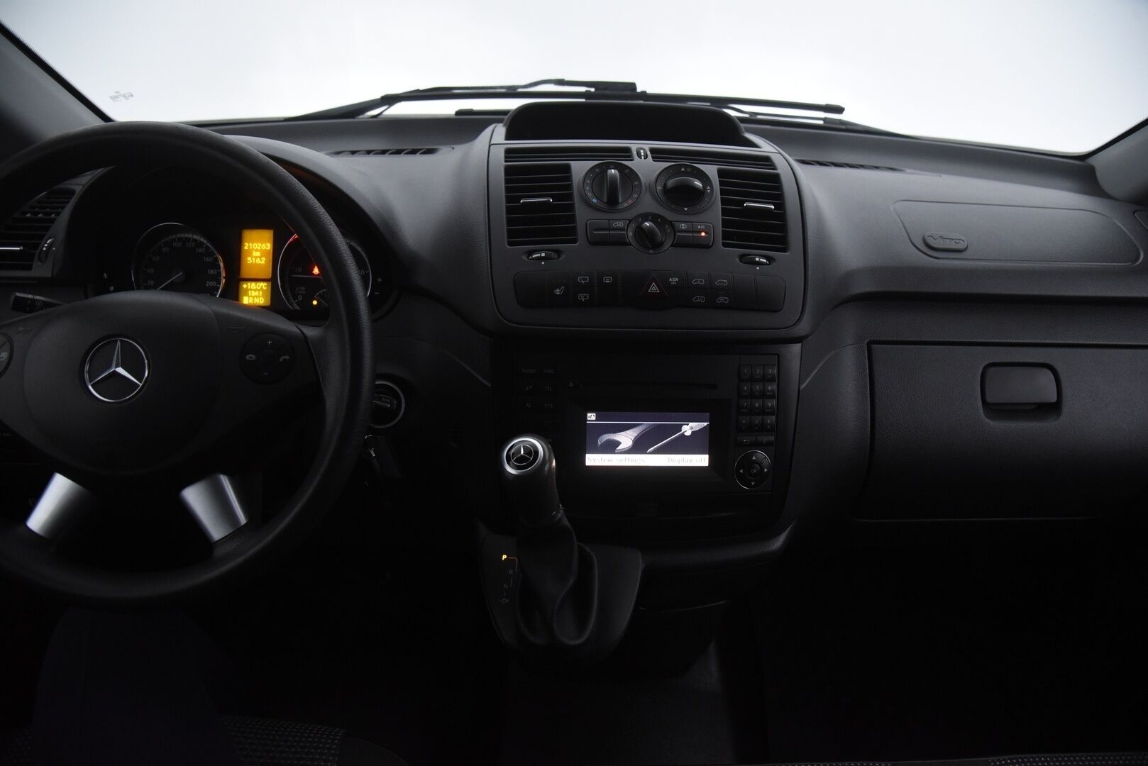 Mercedes-Benz Vito 2012 116CDI 4x4-3,05/32K keskipitkä A2 A** Xenon / Koukku / Vakkari / Suomi-auto - *Karjarauta / Kylkiputket / 2x renkaat&alumiinivanteet*