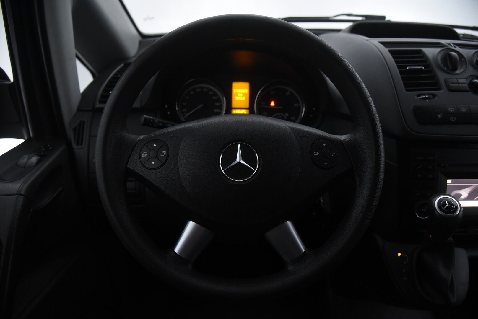 Mercedes-Benz Vito 2012 116CDI 4x4-3,05/32K keskipitkä A2 A** Xenon / Koukku / Vakkari / Suomi-auto - *Karjarauta / Kylkiputket / 2x renkaat&alumiinivanteet*