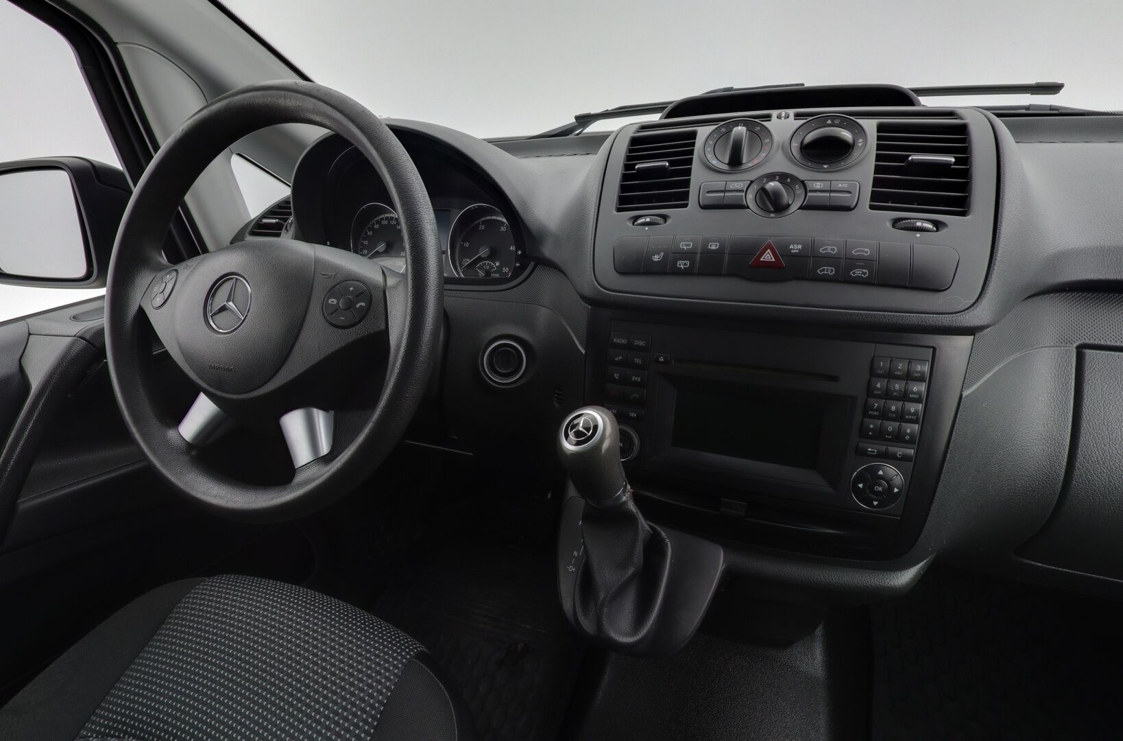 Mercedes-Benz Vito 2012 116CDI 4x4-3,05/32K keskipitkä A2 A** Xenon / Koukku / Vakkari / Suomi-auto - *Karjarauta / Kylkiputket / 2x renkaat&alumiinivanteet*