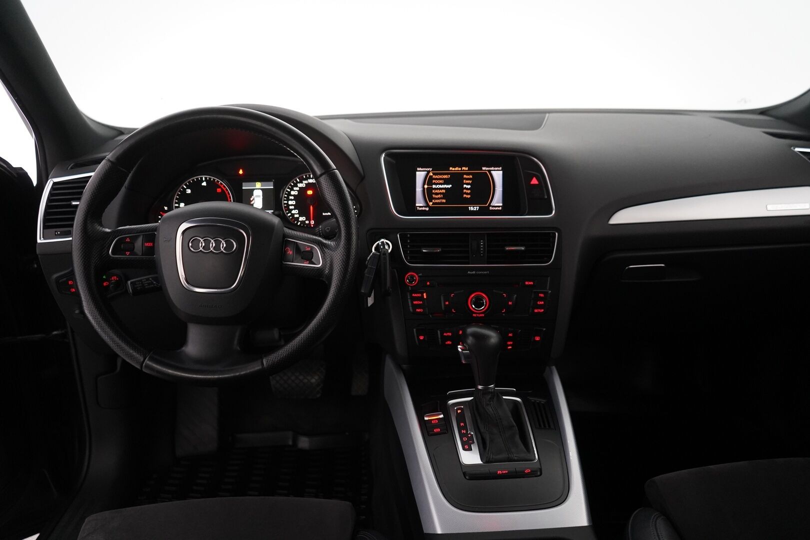 Audi Q5 2012 2,0 TDI quattro S tronic Offroad edition  *Webasto / Koukku / Vakkari / Nahka-alcantara / Musta - Suomi-auto / viimeisin huolto 08/25 / Jakopää 10/24! / Kaksoismassa vauhtipyörä 182tkm! 