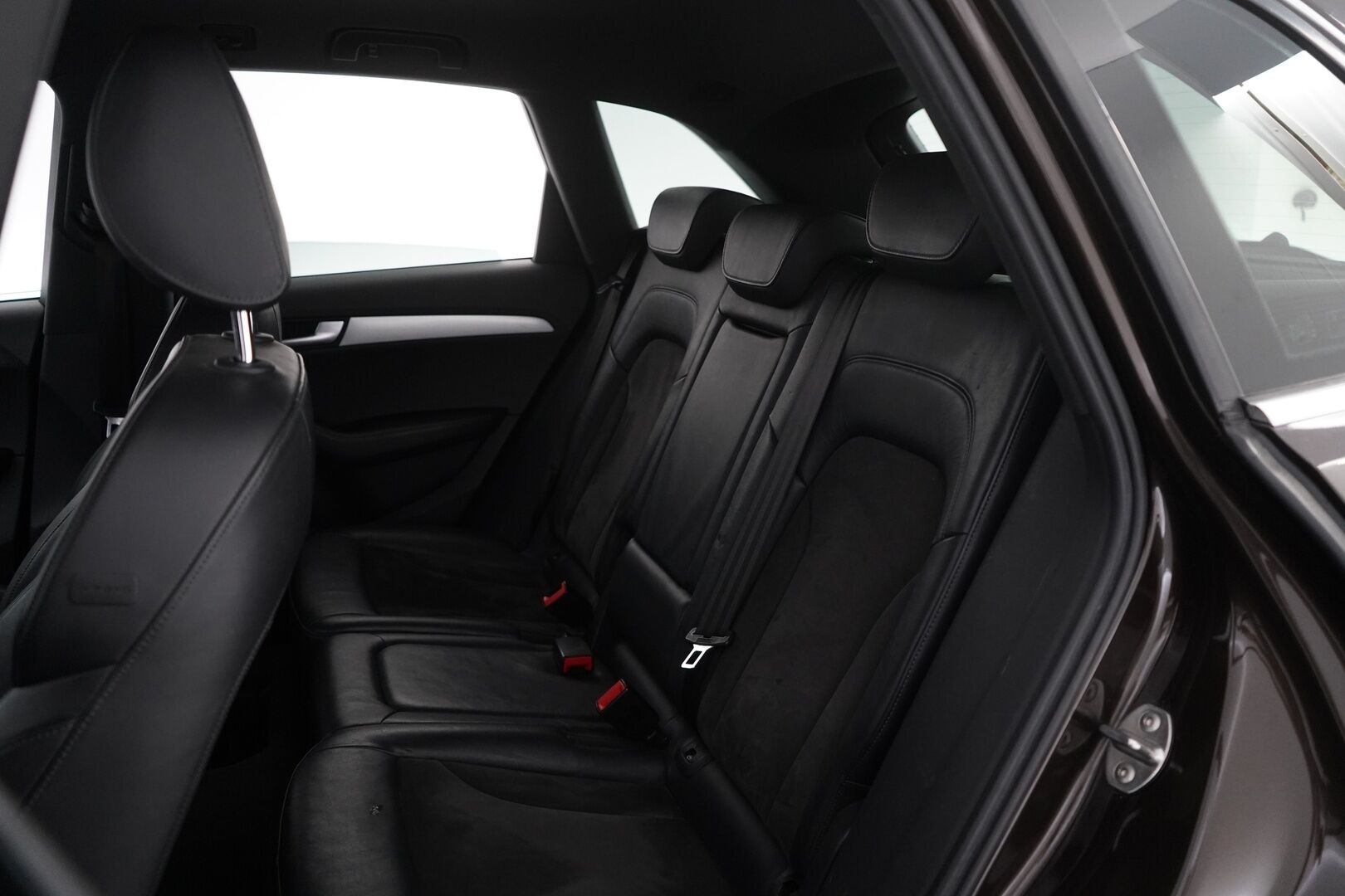 Audi Q5 2012 2,0 TDI quattro S tronic Offroad edition  *Webasto / Koukku / Vakkari / Nahka-alcantara / Musta - Suomi-auto / viimeisin huolto 08/25 / Jakopää 10/24! / Kaksoismassa vauhtipyörä 182tkm! 