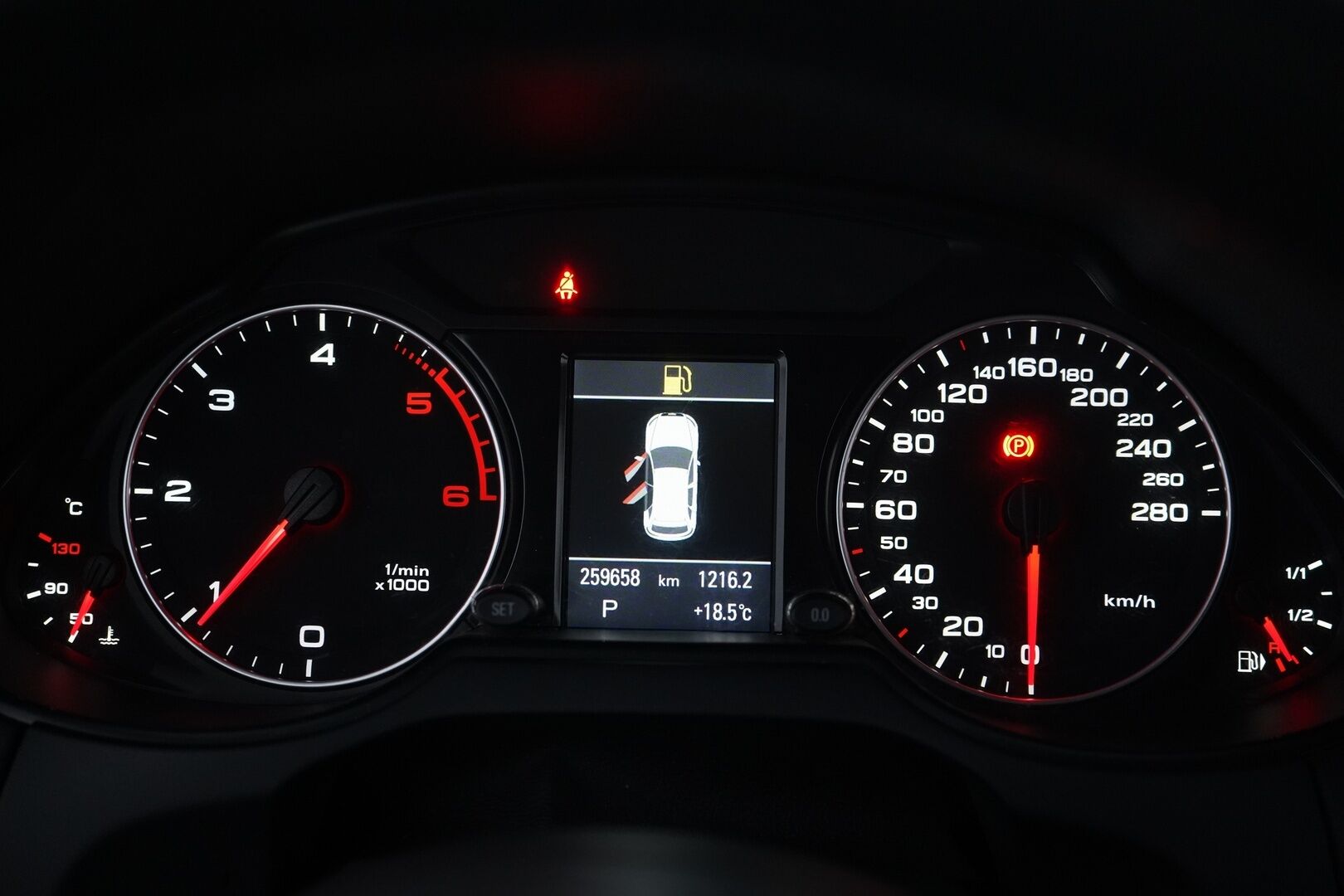 Audi Q5 2012 2,0 TDI quattro S tronic Offroad edition  *Webasto / Koukku / Vakkari / Nahka-alcantara / Musta - Suomi-auto / viimeisin huolto 08/25 / Jakopää 10/24! / Kaksoismassa vauhtipyörä 182tkm! 