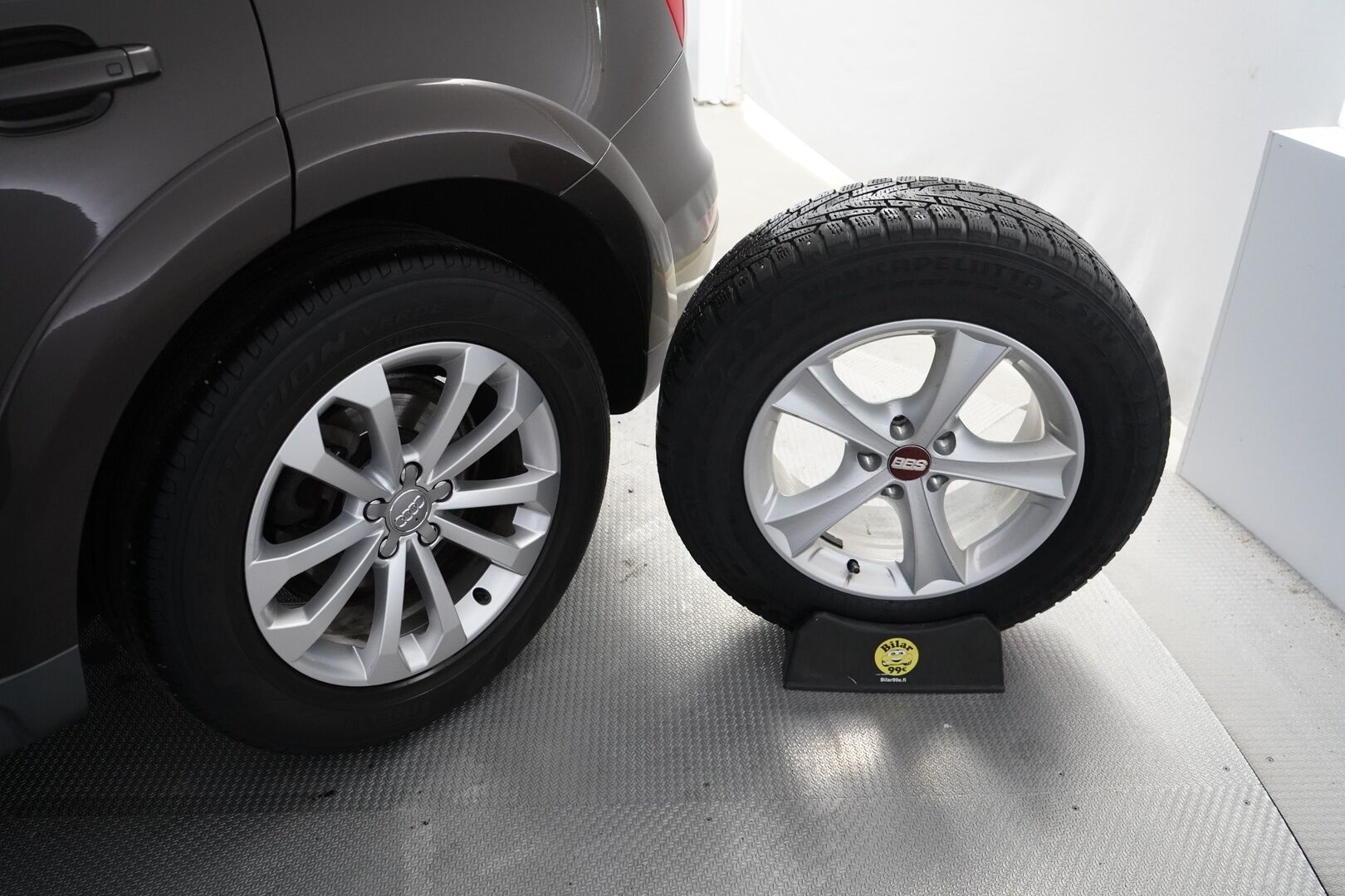 Audi Q5 2012 2,0 TDI quattro S tronic Offroad edition  *Webasto / Koukku / Vakkari / Nahka-alcantara / Musta - Suomi-auto / viimeisin huolto 08/25 / Jakopää 10/24! / Kaksoismassa vauhtipyörä 182tkm! 