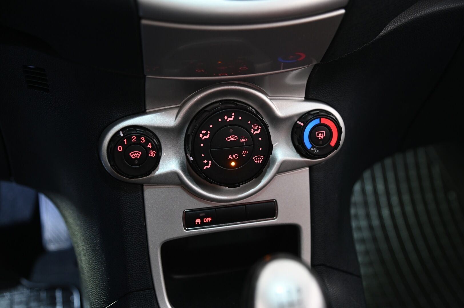 Ford Fiesta Van 2012 1,6 TDCi 95hv SportVan M5 - Recaro | JR-Vanteet | Navi | BT | Peruutuskamera | 2xvanteet&renkaat 