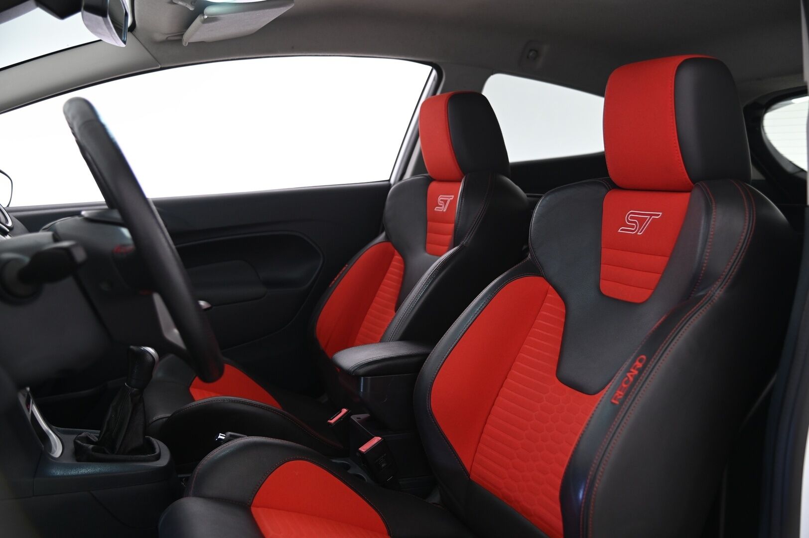 Ford Fiesta Van 2012 1,6 TDCi 95hv SportVan M5 - Recaro | JR-Vanteet | Navi | BT | Peruutuskamera | 2xvanteet&renkaat 