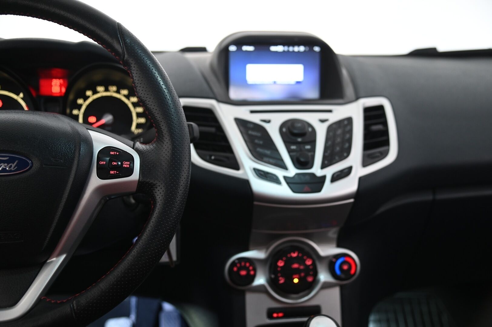 Ford Fiesta Van 2012 1,6 TDCi 95hv SportVan M5 - Recaro | JR-Vanteet | Navi | BT | Peruutuskamera | 2xvanteet&renkaat 