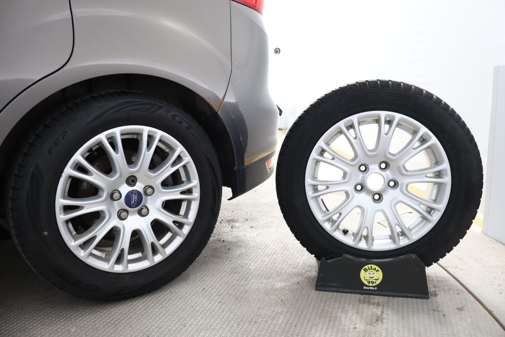 Ford C-Max 2012 MYYDÄÄN HUUTOKAUPAT.COM! *Juuri Katsastettu / Huippuvarusteet*