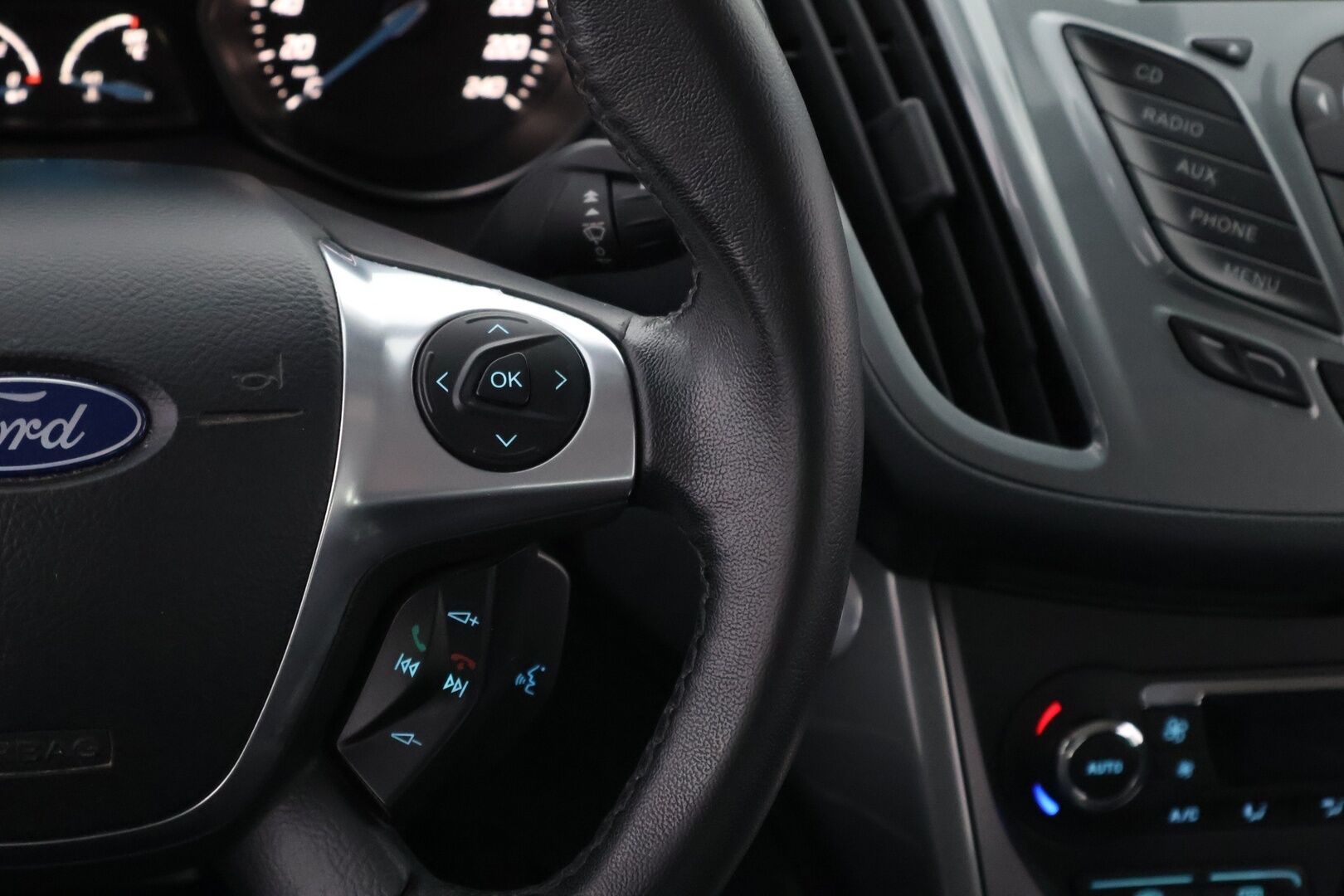 Ford C-Max 2012 MYYDÄÄN HUUTOKAUPAT.COM! *Juuri Katsastettu / Huippuvarusteet*