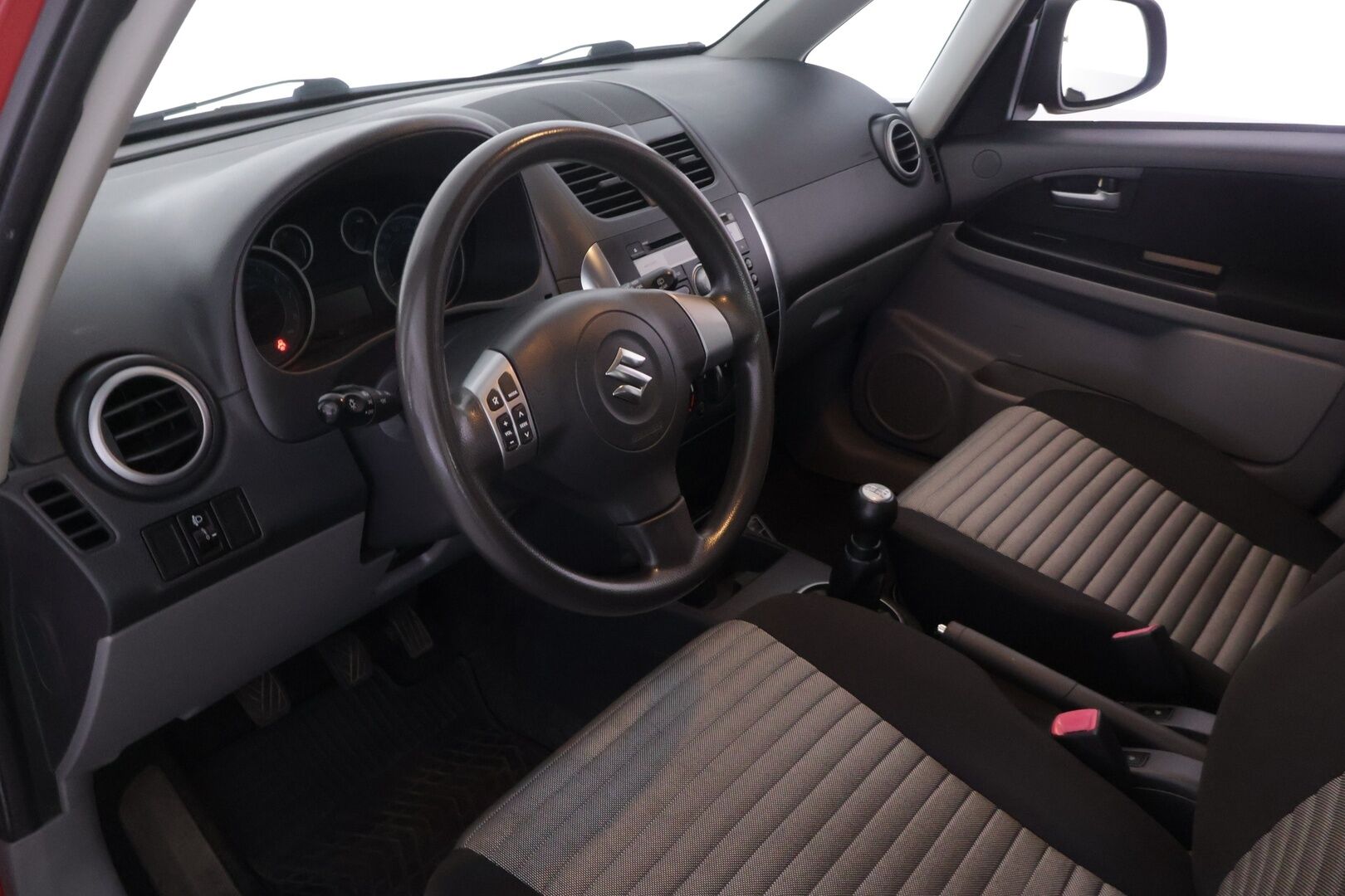 Suzuki SX4 2012 1,6 VVT 4WD X-OVER S-Edition 5D - *Suomi-auto | Lohkolämmitin sisätilanlämmittimellä | Vetokoukku | 2x Renkaat & vanteet | Edullinen neliveto*