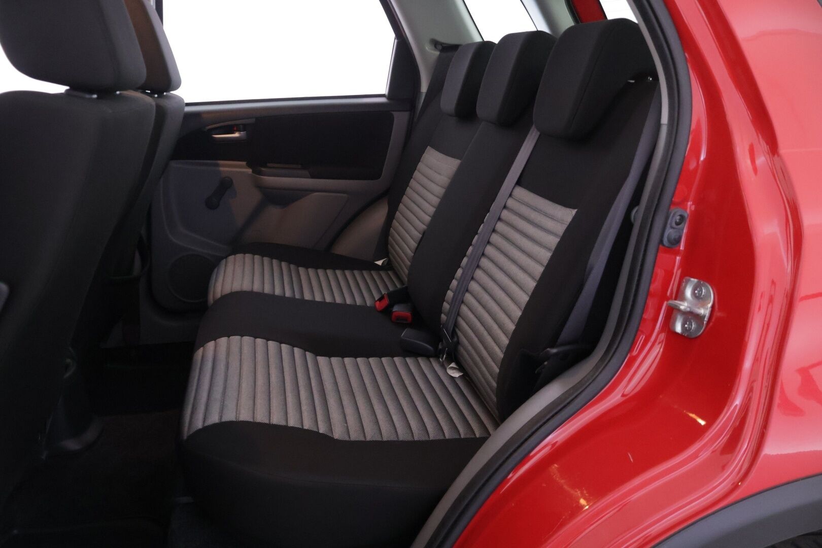 Suzuki SX4 2012 1,6 VVT 4WD X-OVER S-Edition 5D - *Suomi-auto | Lohkolämmitin sisätilanlämmittimellä | Vetokoukku | 2x Renkaat & vanteet | Edullinen neliveto*