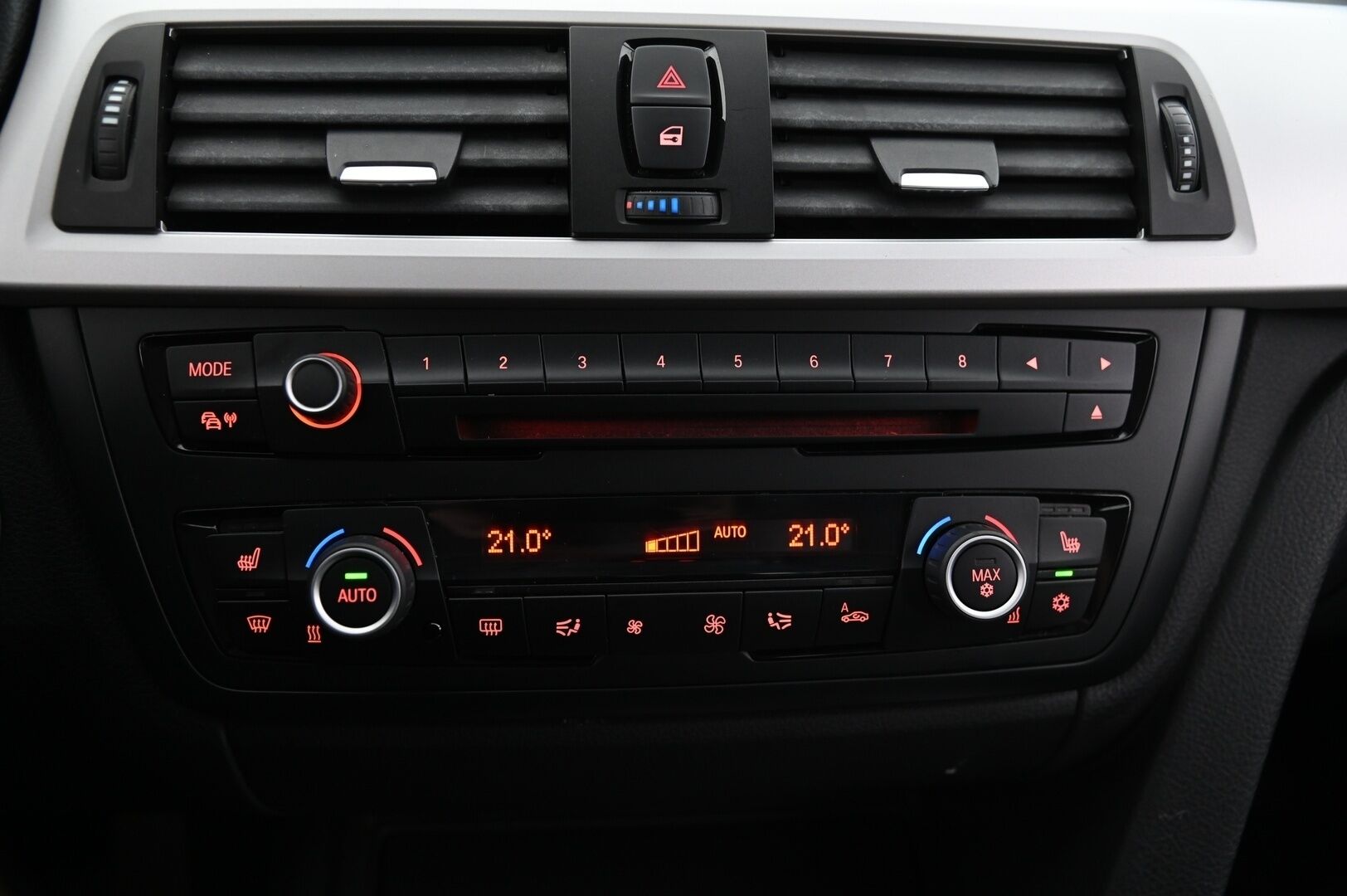 BMW 318 2012 TwinPower Turbo A F30 Sedan Business*Vakkari / P.tutkat / 2x renkaat* - Osta nyt, maksa vasta ensi vuonna