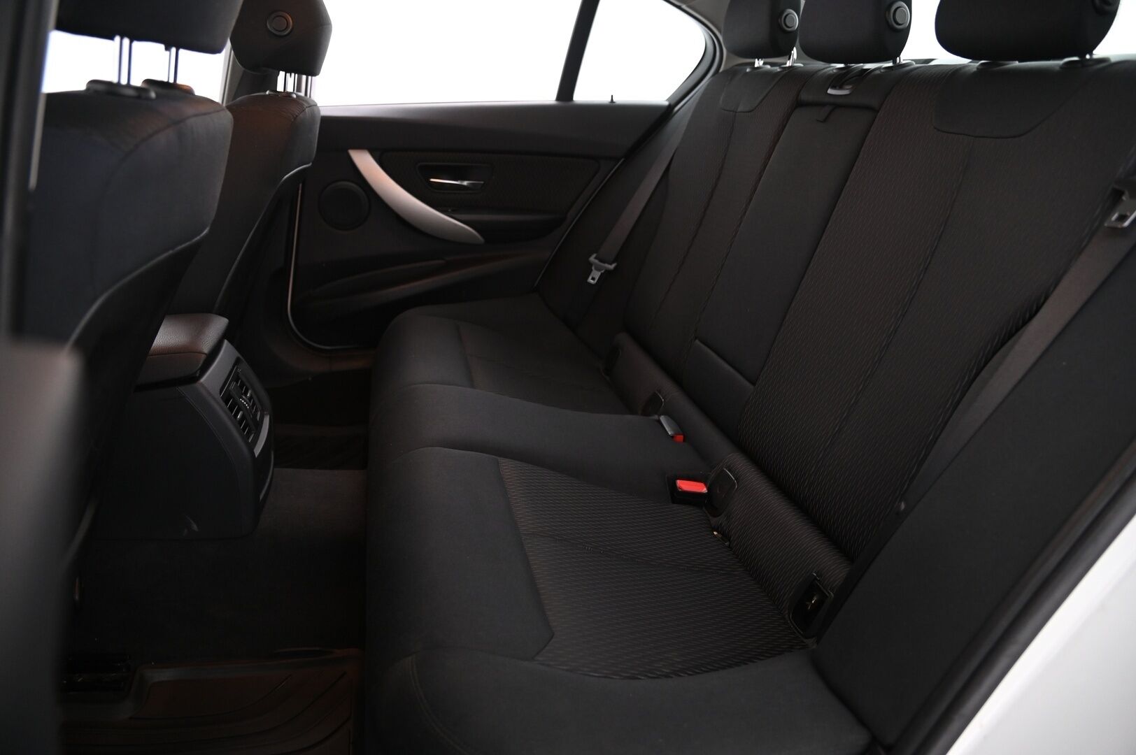 BMW 318 2012 TwinPower Turbo A F30 Sedan Business*Vakkari / P.tutkat / 2x renkaat* - Osta nyt, maksa vasta ensi vuonna