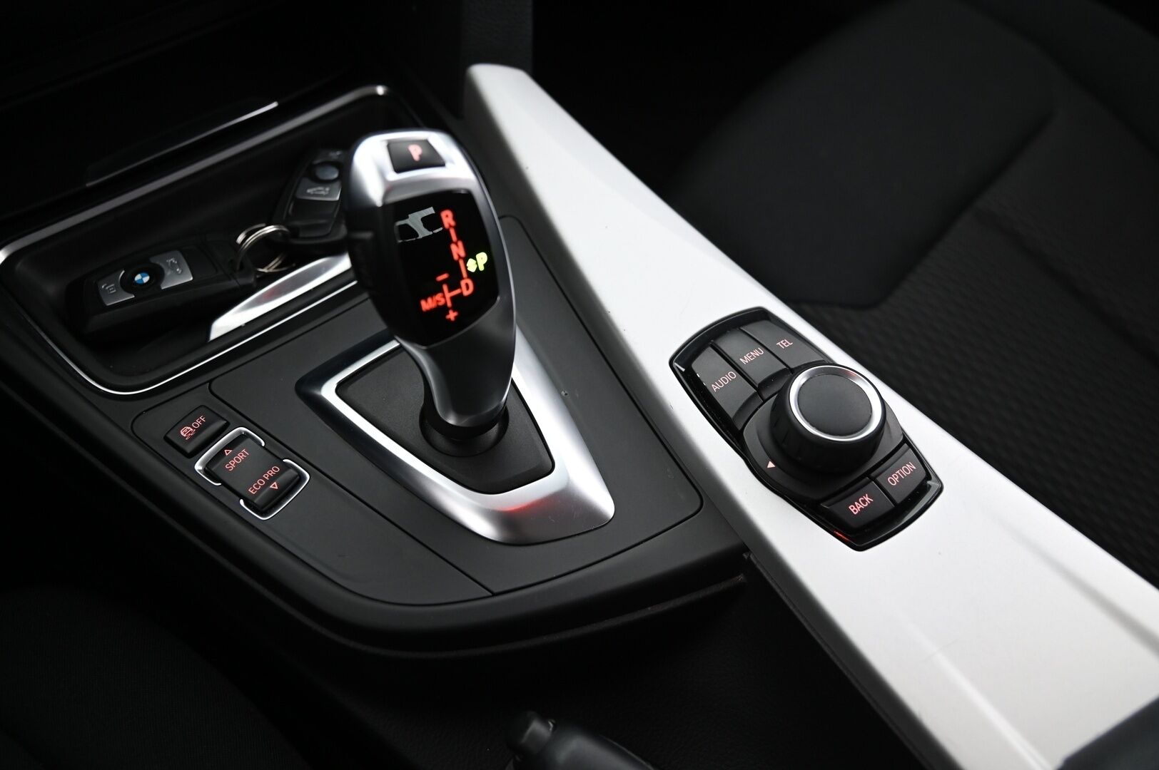 BMW 318 2012 TwinPower Turbo A F30 Sedan Business*Vakkari / P.tutkat / 2x renkaat* - Osta nyt, maksa vasta ensi vuonna