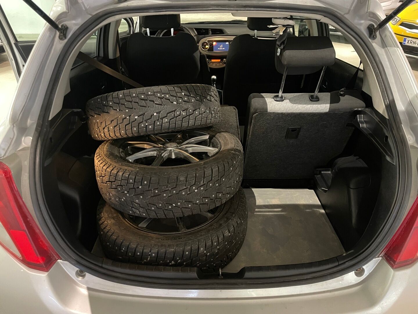 Toyota Yaris 2012 1,33 Dual VVT-i Comfort 5ov - | Koukku | Vakkari | P-Kamera | Navi | Lohko | Kahdet hyvät renkaat | Hyvin huollettu | Suomiauto | 
