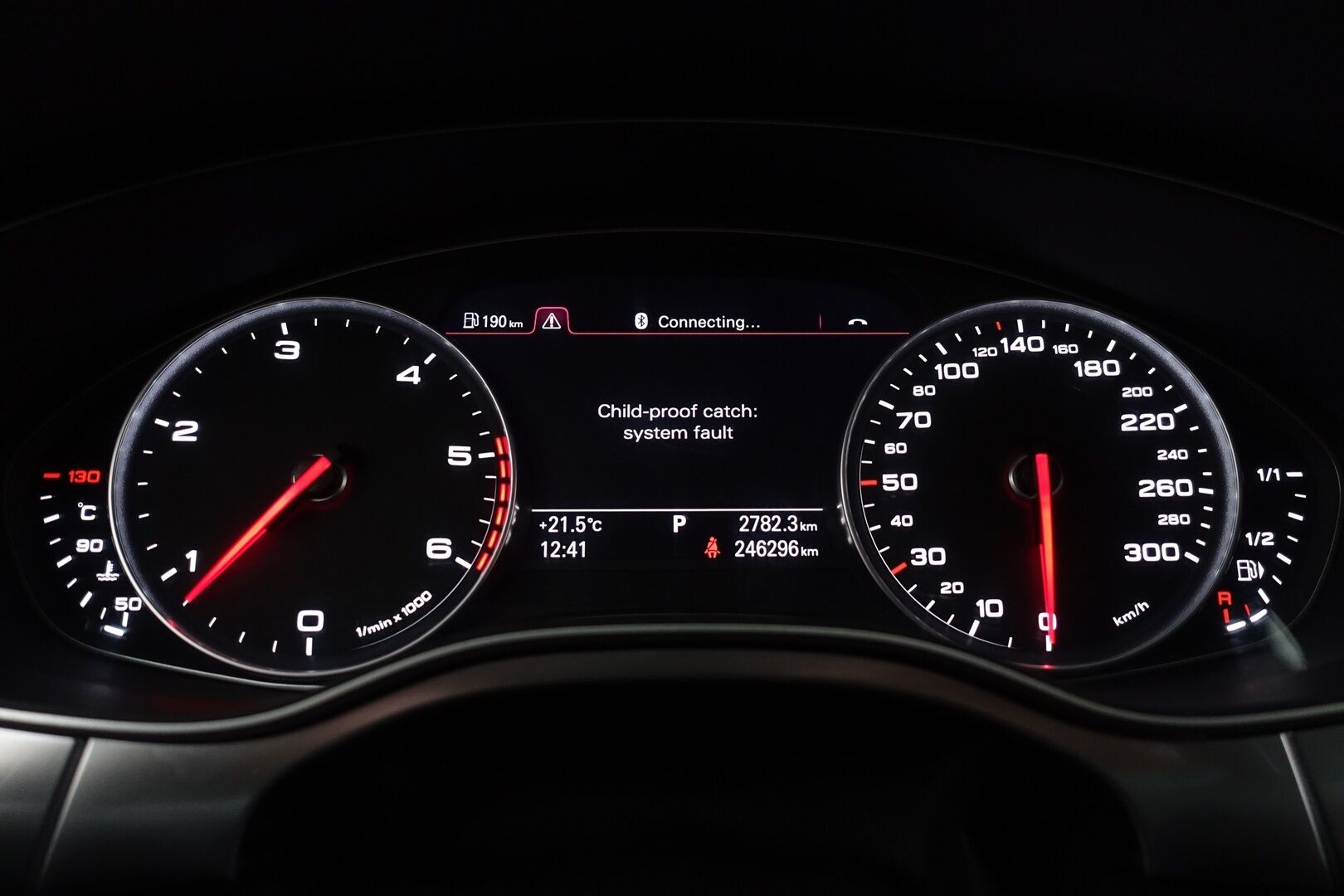 Audi A6 2012 AUDI A6 Avant Business 3,0 V6 TDI 150 kW quattro S tronic Start-Stop - YritysOutlet - Myydään vain yrityksille - | Suomi-auto | Koukku | Adaptiivinen vakkari | Sporttipenkit | Huoltokirja | Kahdet renkaat ja vanteet | – Tämä auto myydään YritysOutlet -valikoimasta vain yritykselle