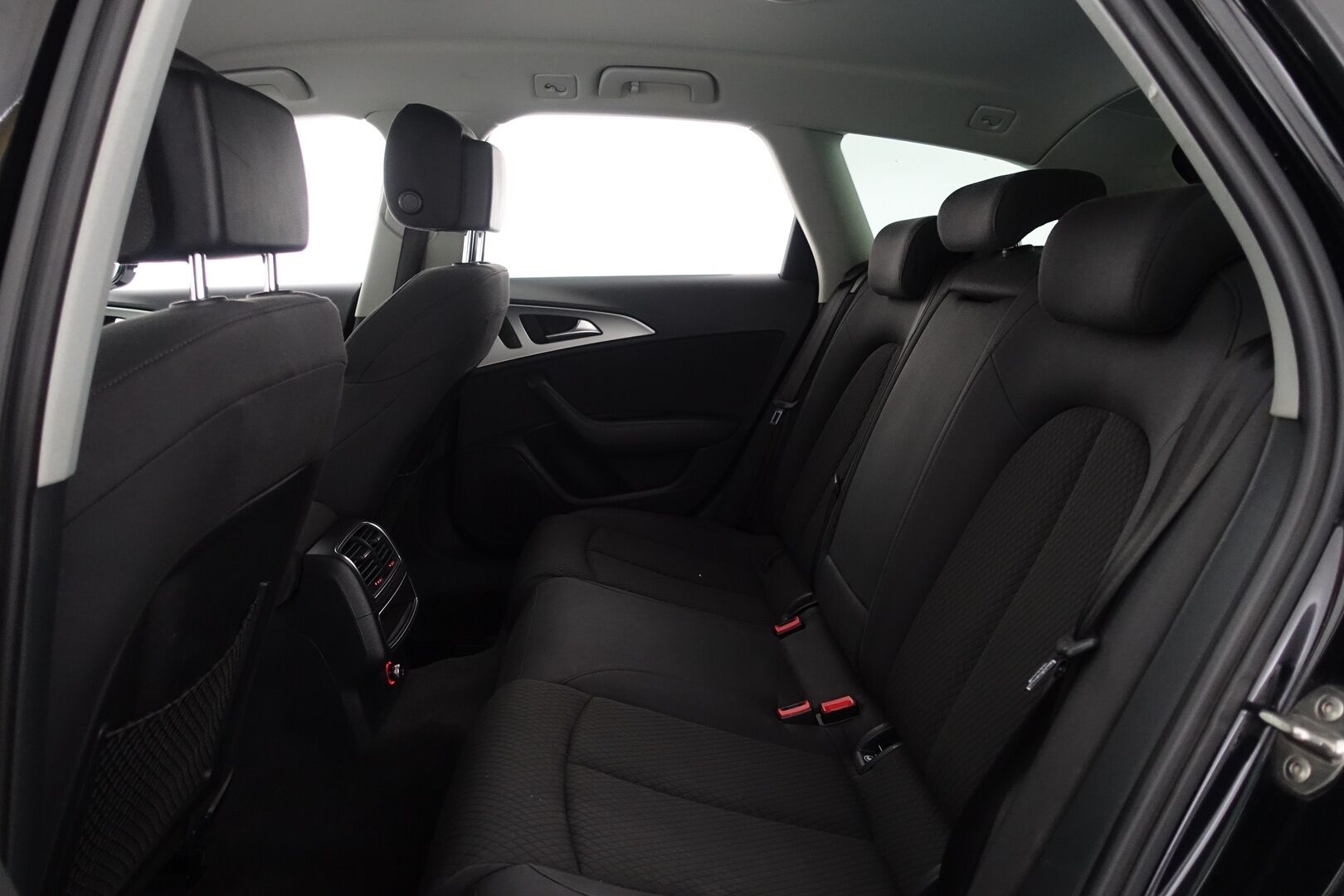 Audi A6 2012 AUDI A6 Avant Business 3,0 V6 TDI 150 kW quattro S tronic Start-Stop - YritysOutlet - Myydään vain yrityksille - | Suomi-auto | Koukku | Adaptiivinen vakkari | Sporttipenkit | Huoltokirja | Kahdet renkaat ja vanteet | – Tämä auto myydään YritysOutlet -valikoimasta vain yritykselle