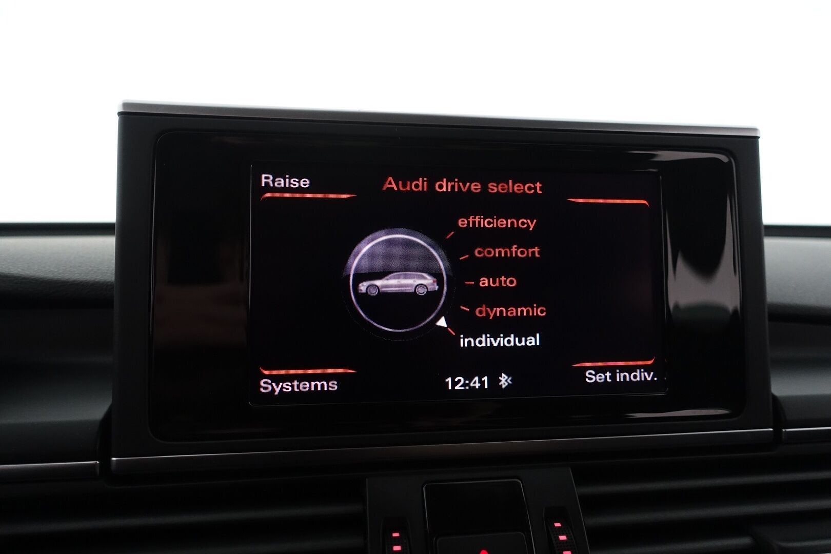Audi A6 2012 AUDI A6 Avant Business 3,0 V6 TDI 150 kW quattro S tronic Start-Stop - YritysOutlet - Myydään vain yrityksille - | Suomi-auto | Koukku | Adaptiivinen vakkari | Sporttipenkit | Huoltokirja | Kahdet renkaat ja vanteet | – Tämä auto myydään YritysOutlet -valikoimasta vain yritykselle