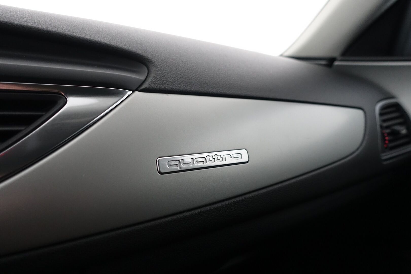 Audi A6 2012 AUDI A6 Avant Business 3,0 V6 TDI 150 kW quattro S tronic Start-Stop - YritysOutlet - Myydään vain yrityksille - | Suomi-auto | Koukku | Adaptiivinen vakkari | Sporttipenkit | Huoltokirja | Kahdet renkaat ja vanteet | – Tämä auto myydään YritysOutlet -valikoimasta vain yritykselle