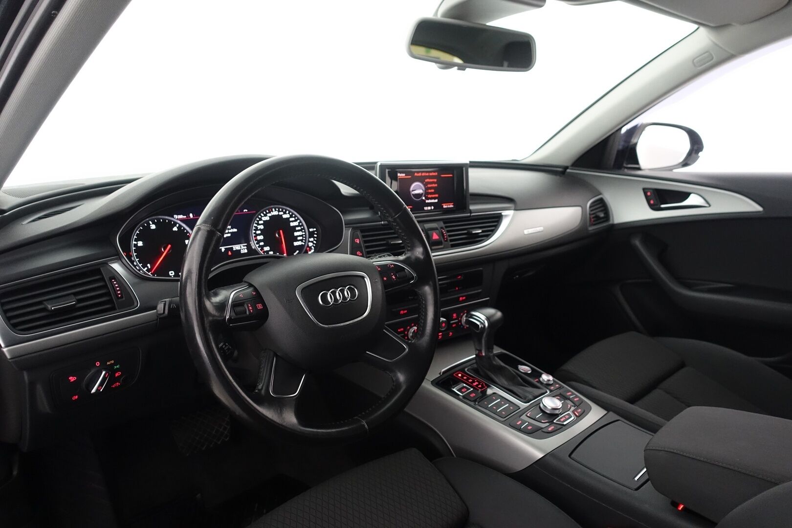 Audi A6 2012 AUDI A6 Avant Business 3,0 V6 TDI 150 kW quattro S tronic Start-Stop - YritysOutlet - Myydään vain yrityksille - | Suomi-auto | Koukku | Adaptiivinen vakkari | Sporttipenkit | Huoltokirja | Kahdet renkaat ja vanteet | – Tämä auto myydään YritysOutlet -valikoimasta vain yritykselle