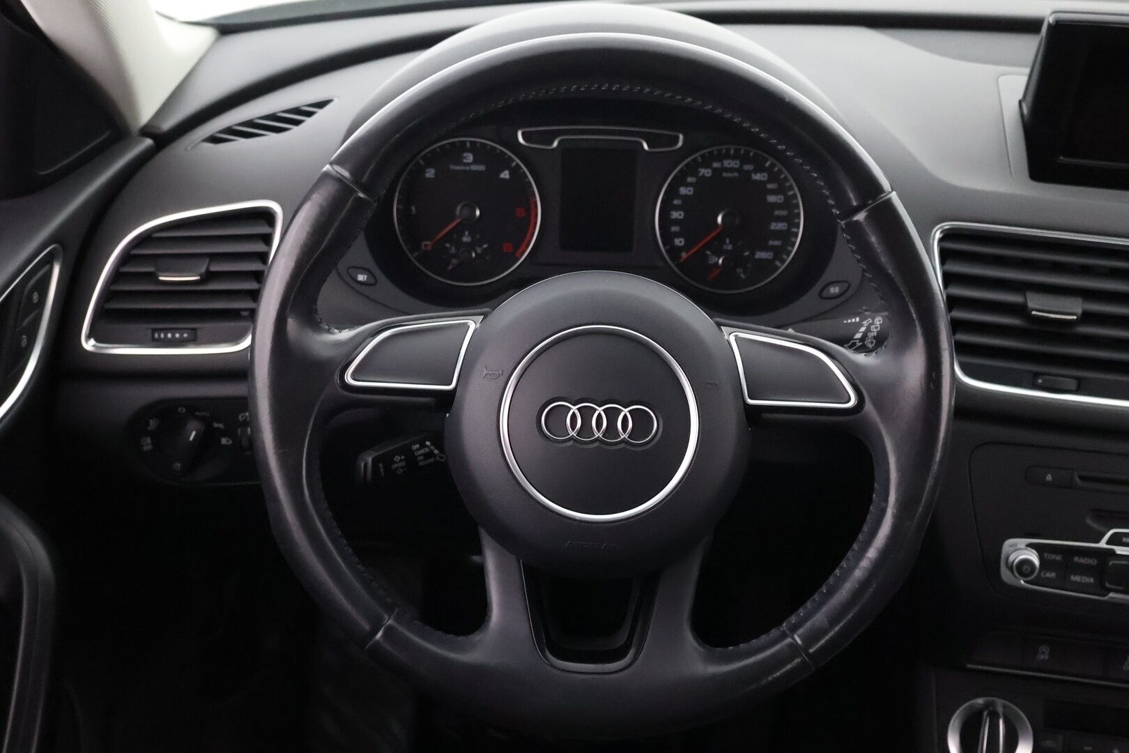 Audi Q3 2012 2,0 TDI 103kW Start-Stop Business - Suomiauto / Xenon / Peruutustutka / Lohko & Sisäpistoke / Vetokoukku / Vakkari / Juuri tullut Tampereelle / Jakopää hiljattain tehty!
