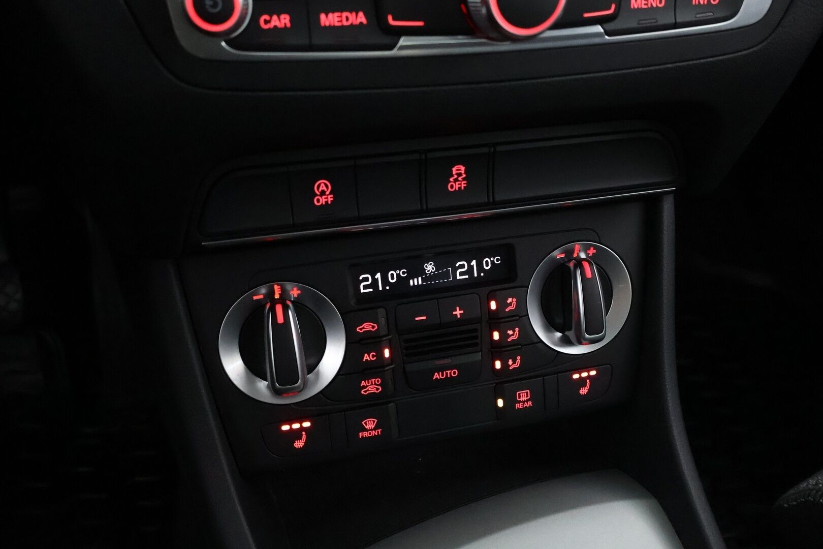 Audi Q3 2012 2,0 TDI 103kW Start-Stop Business - Suomiauto / Xenon / Peruutustutka / Lohko & Sisäpistoke / Vetokoukku / Vakkari / Juuri tullut Tampereelle / Jakopää hiljattain tehty!